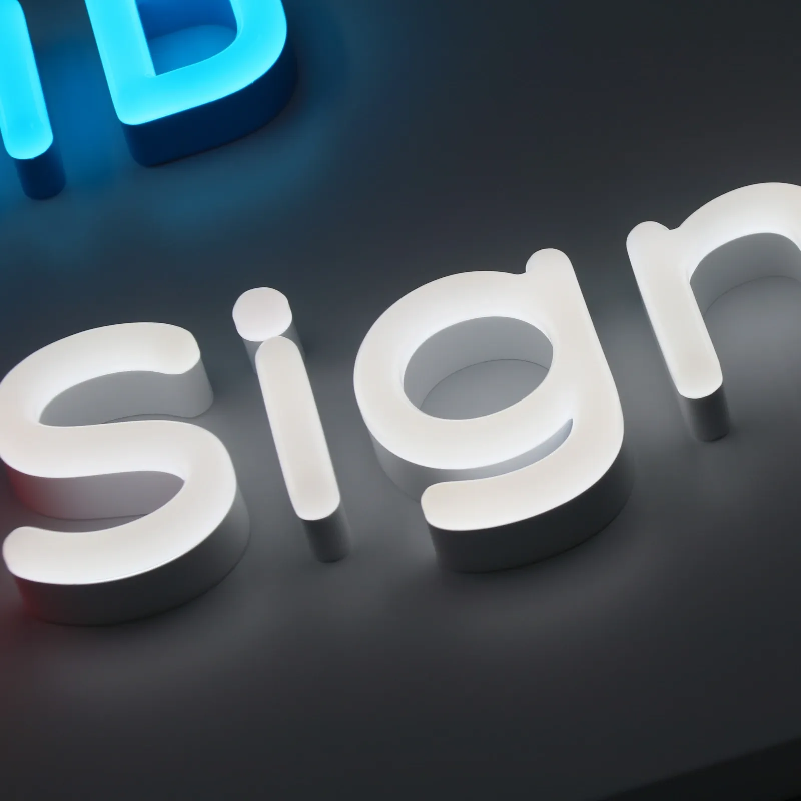 Eigene Faux-Neon-Vorderbeleuchtete Kanalbuchstaben mit Rückplatte