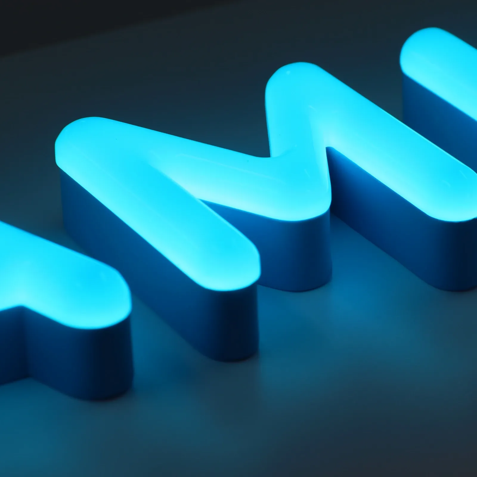Eigene Faux-Neon-Vorderbeleuchtete Kanalbuchstaben mit Rückplatte