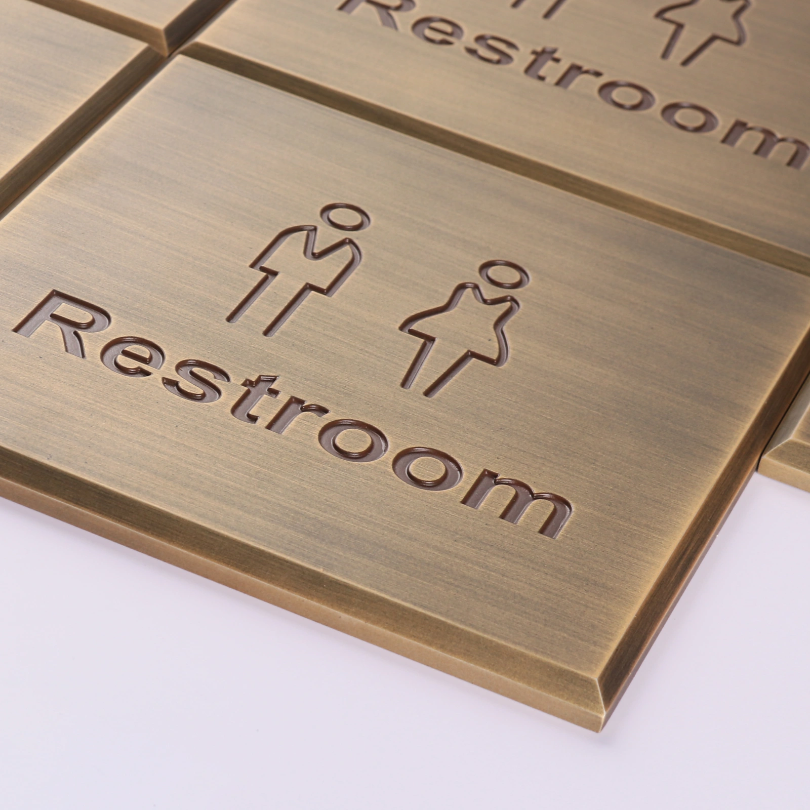 45-degree-beveled-edge-metal-plaque-detail.webp
