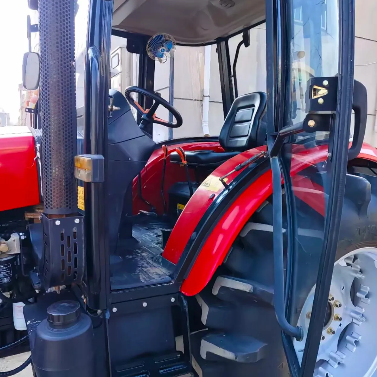Dongfeng DF804-9 80PS 4WD Landwirtschaftsnutztraktor | China IV konform