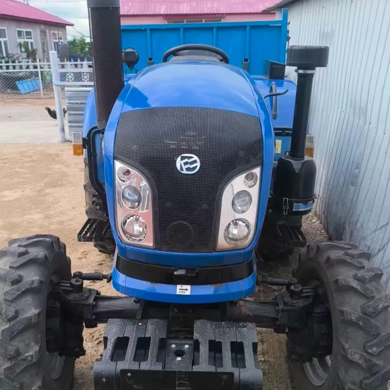 Tracteur utilitaire agricole compact Dongfeng 604 60 CV 4RM