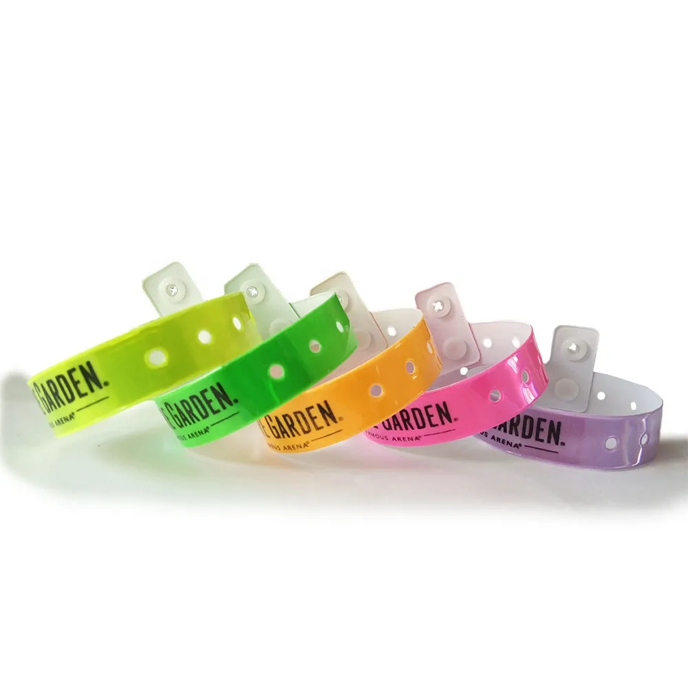 Gelang Pergelangan Tangan PVC Bentuk L Neon Reflektif Kustom dengan Pencetakan Logo, Gelang Vinyl Boleh Buang Berchip RFID yang Dapat Dipasang untuk Kawalan Akses Parti, Festival & Acara