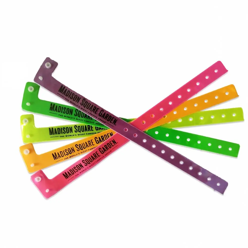 Gelang Pergelangan Tangan PVC Bentuk L Neon Reflektif Kustom dengan Pencetakan Logo, Gelang Vinyl Boleh Buang Berchip RFID yang Dapat Dipasang untuk Kawalan Akses Parti, Festival & Acara