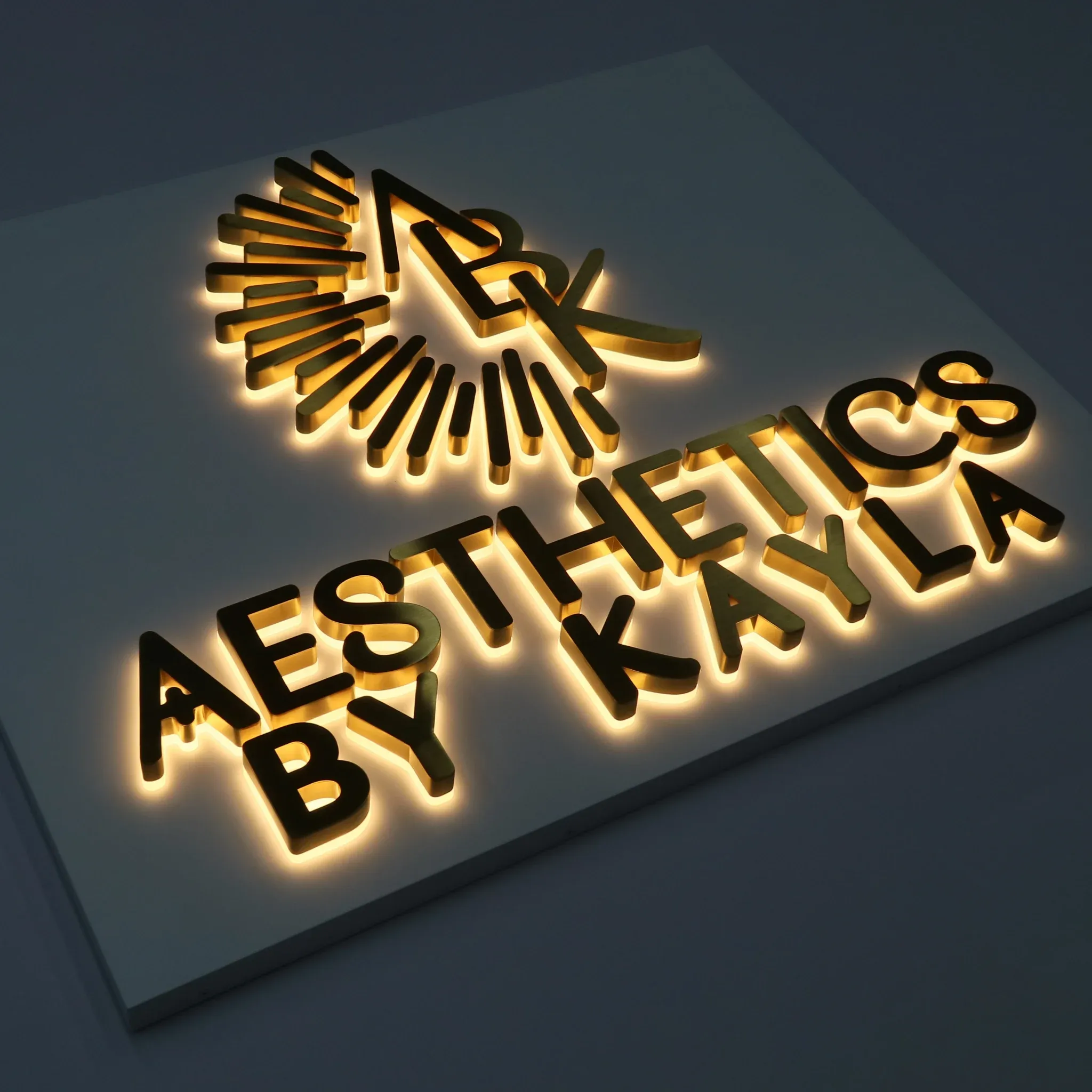 Rückbeleuchtete (Halo-Lit) Kanalbuchstaben