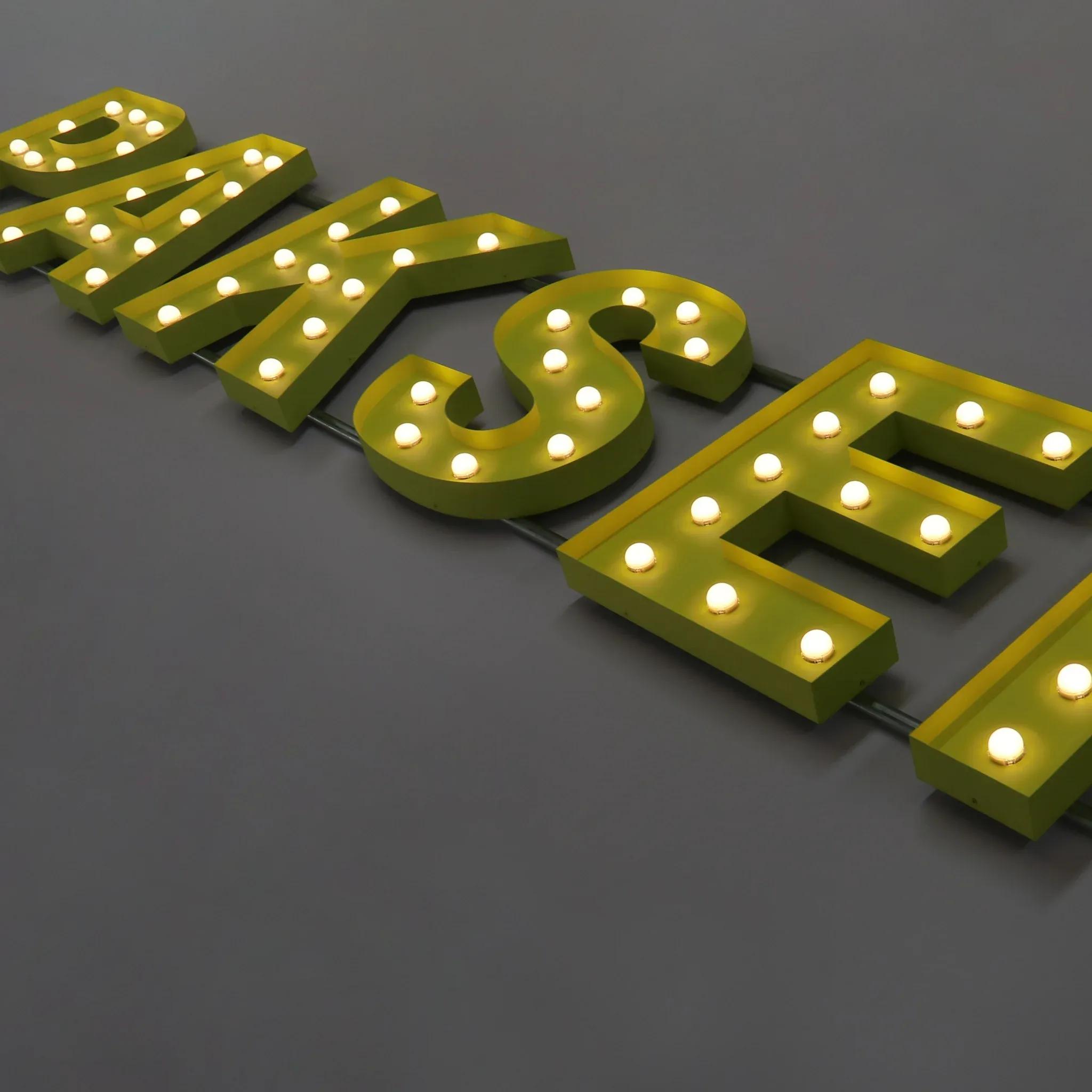 Lettres en canal à face ouverte