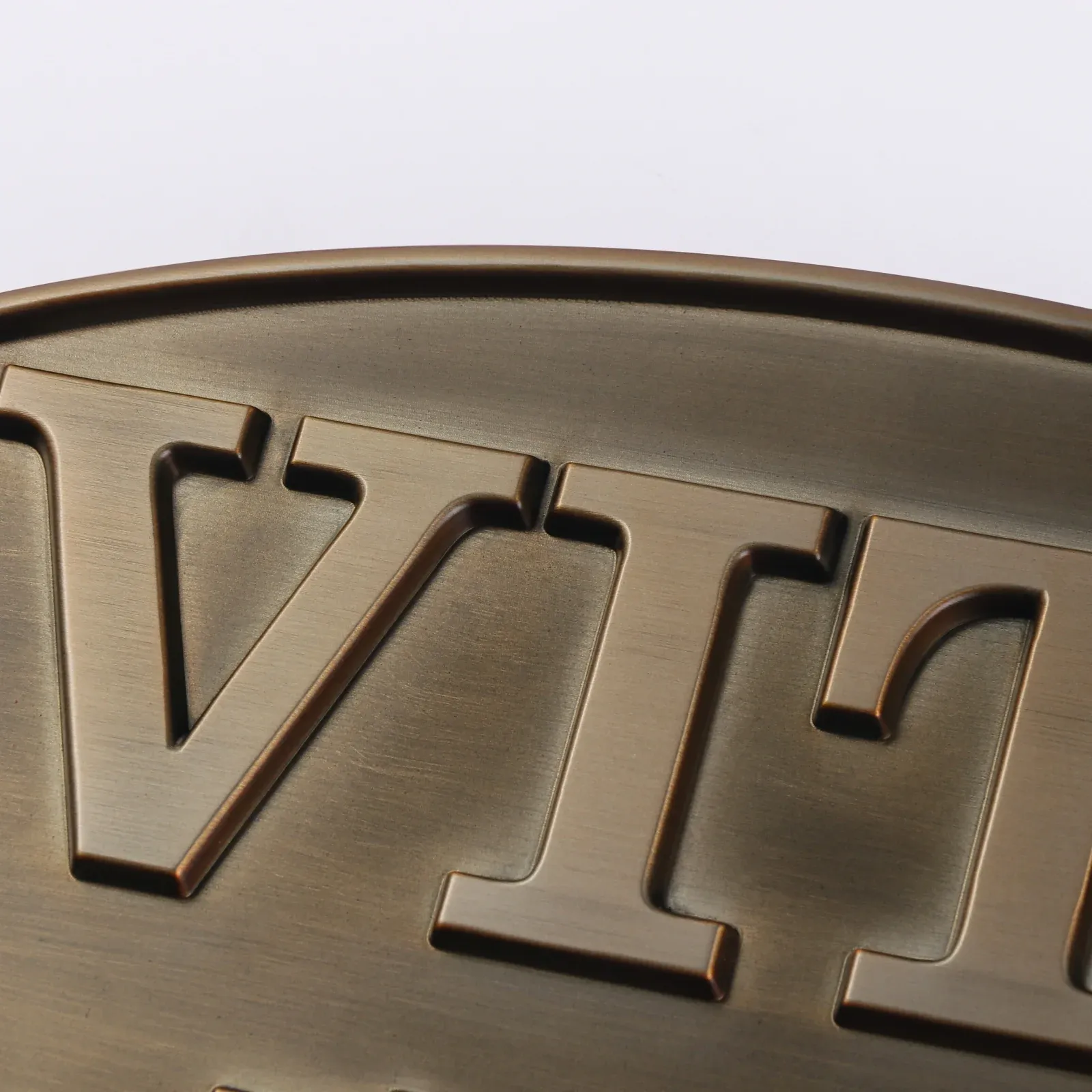 Custom Embossed Aluminium Plaque | Antik Bronz Arkitektonisk Skilt