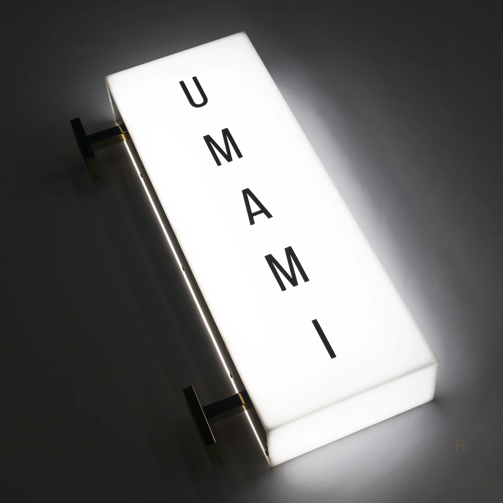 double-sided-acrylic-light-box-gold-bracket-front.webp