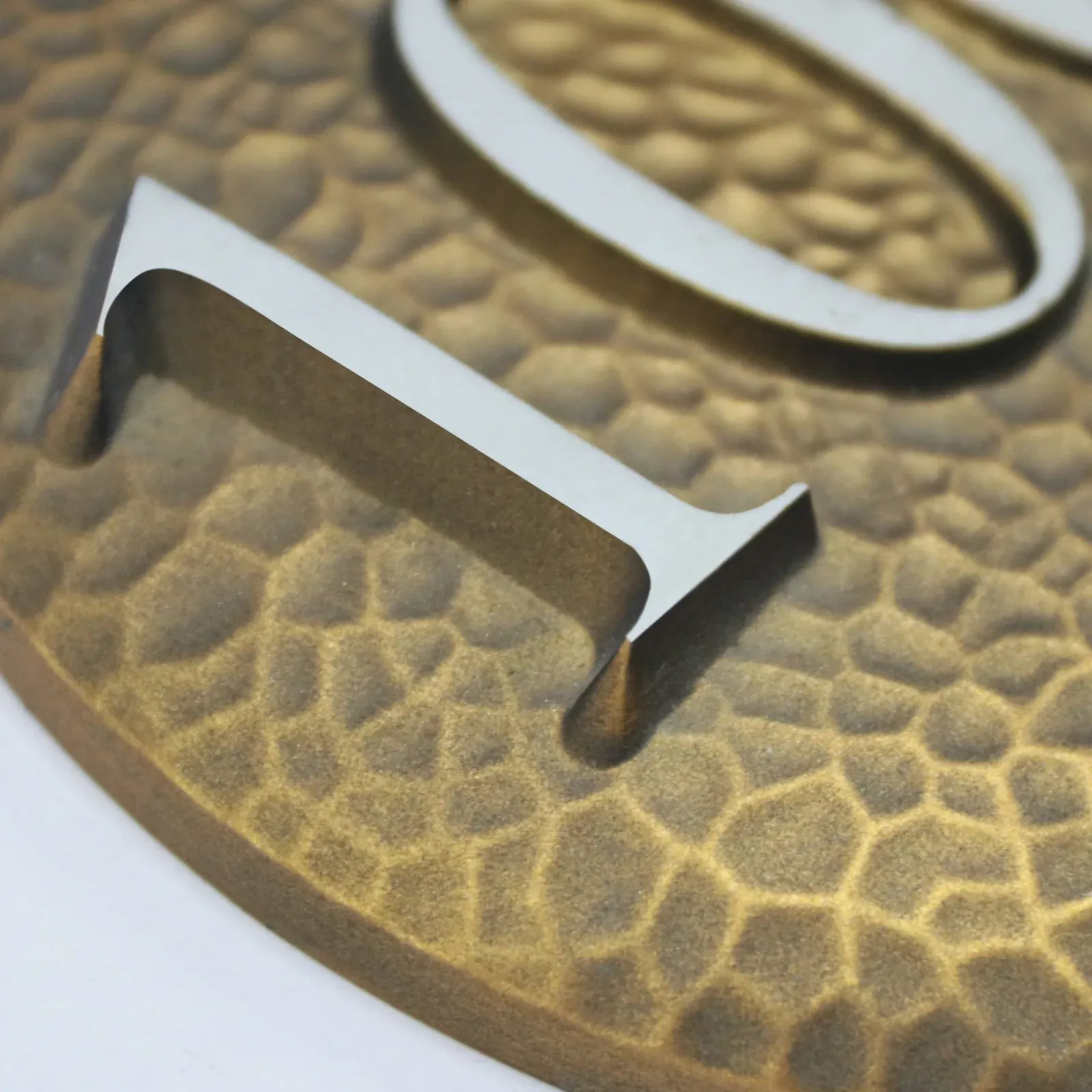 Tilpasset aluminium adresseplakette | Bronze signatur med hævede bogstaver