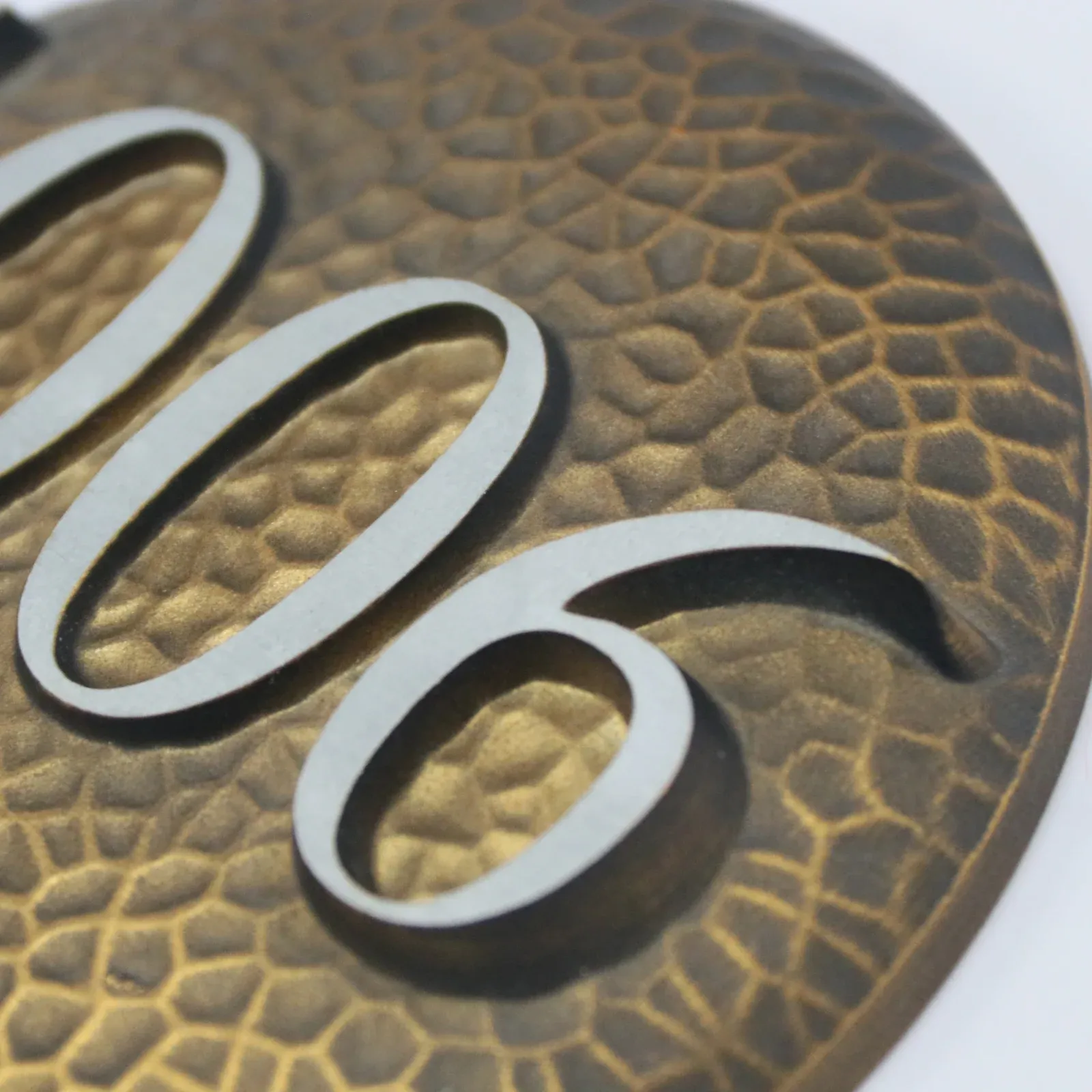Tilpasset aluminium adresseplakette | Bronze signatur med hævede bogstaver