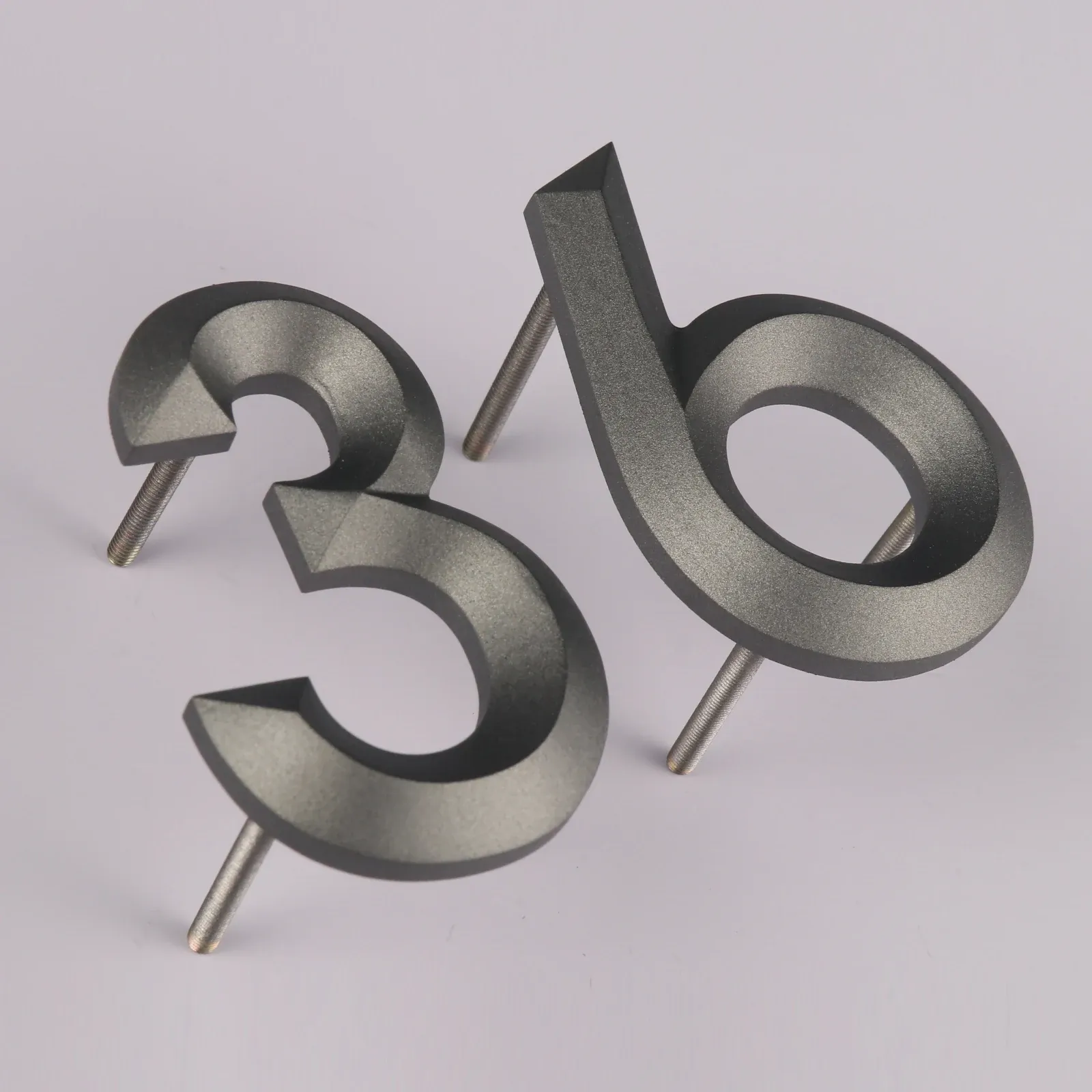 Aangepaste 3D afgeschuinde aluminiumletters | Matgrijze CNC-geproduceerde reclameborden