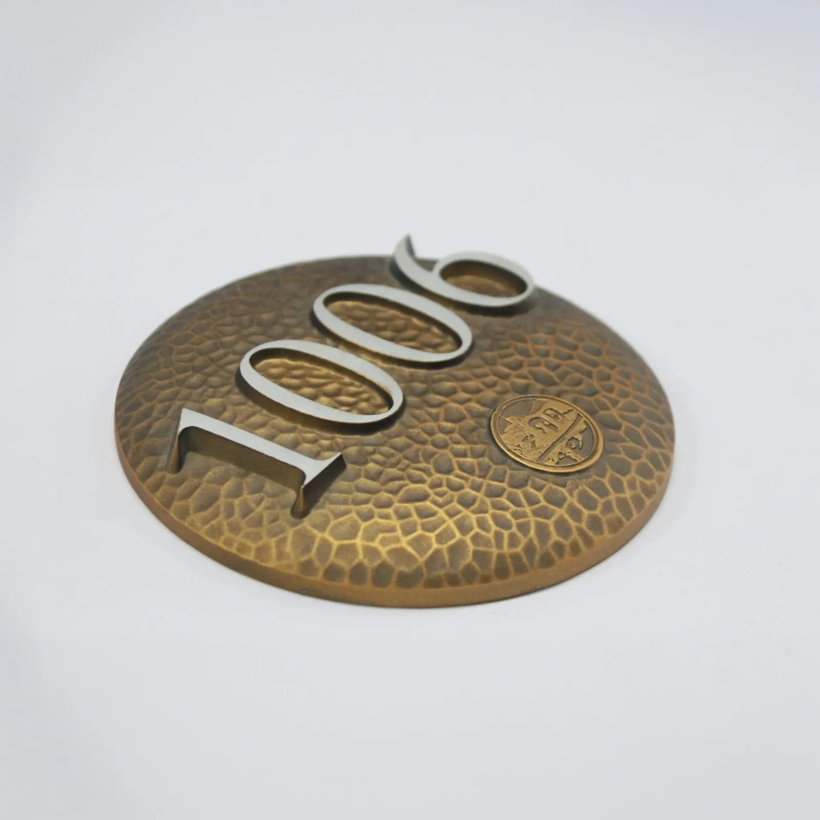 Tilpasset aluminium adresseplakette | Bronze signatur med hævede bogstaver