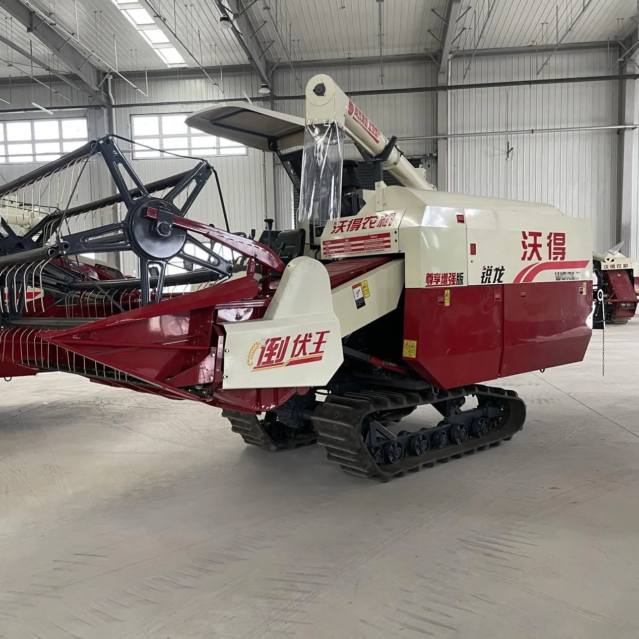 Máy gặt kết hợp vòm thế giới - 102 mã lực-125 mã lực