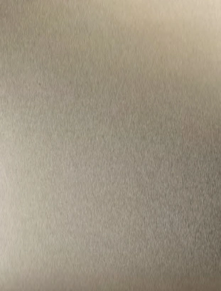 Série Metal Escovado GQ303A Cor Prateada Brilhante