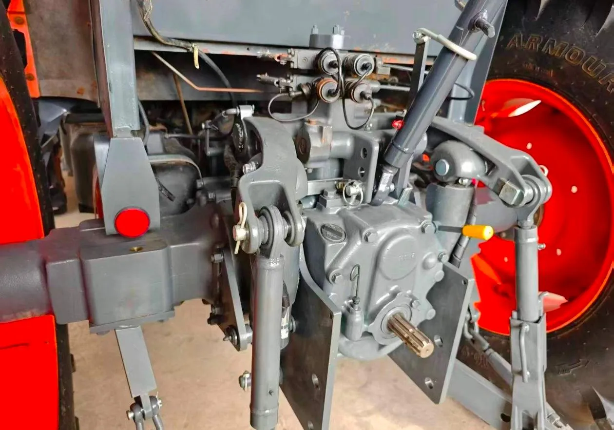 Kubota M954-KQ Enclosed Cab Tractor