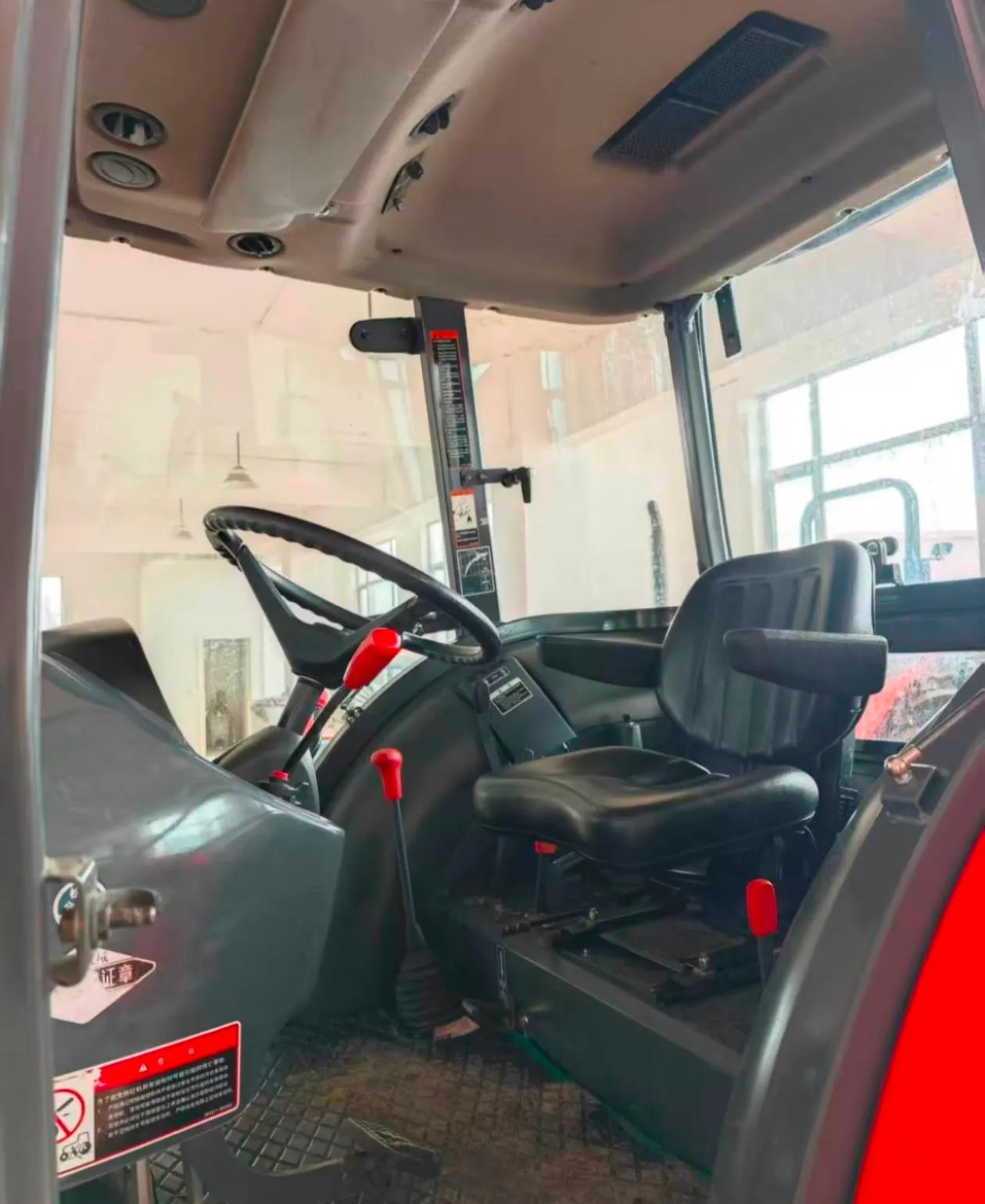 Kubota M954-KQ Enclosed Cab Tractor