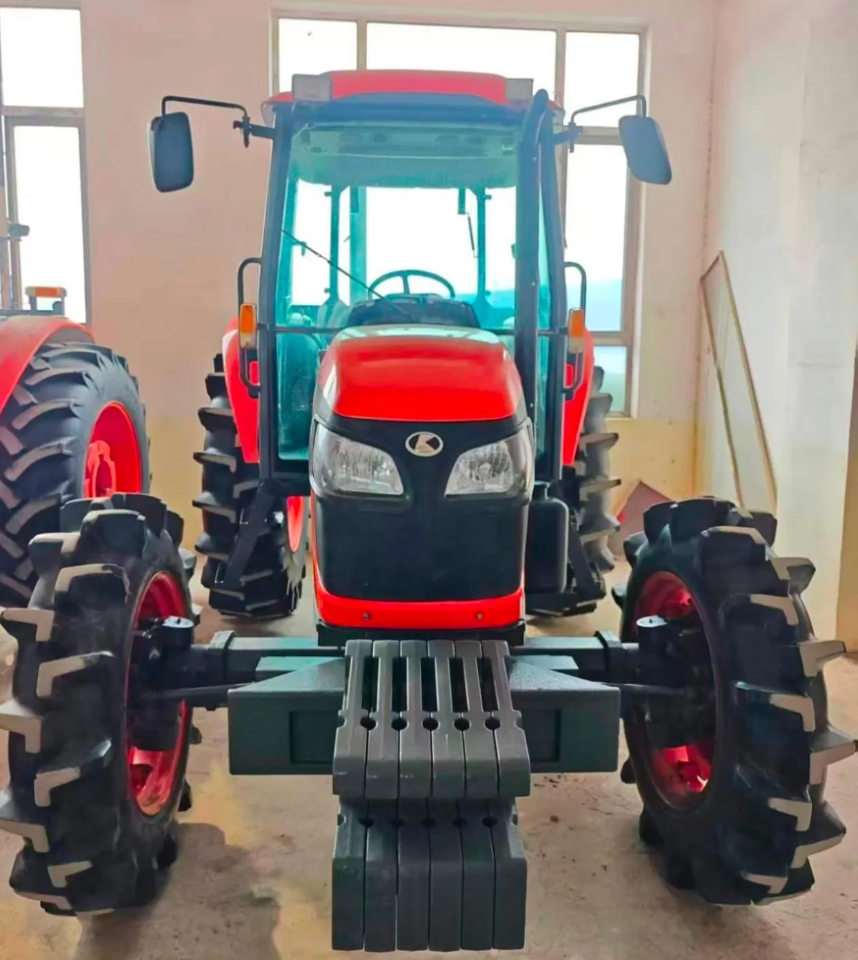 Kubota M954-KQ Enclosed Cab Tractor