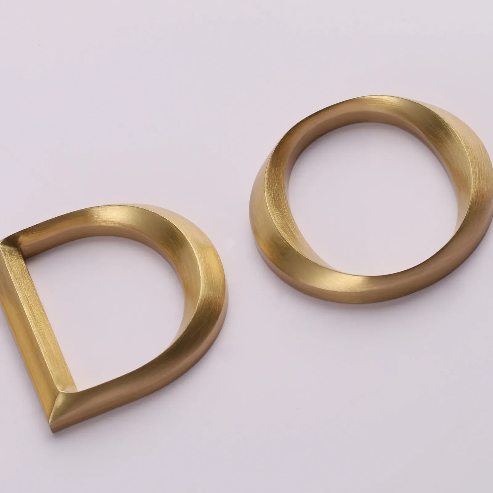 Anpassade dimensionella bokstäver av massiv messing — Slipad CNC-svetsad metalskylt