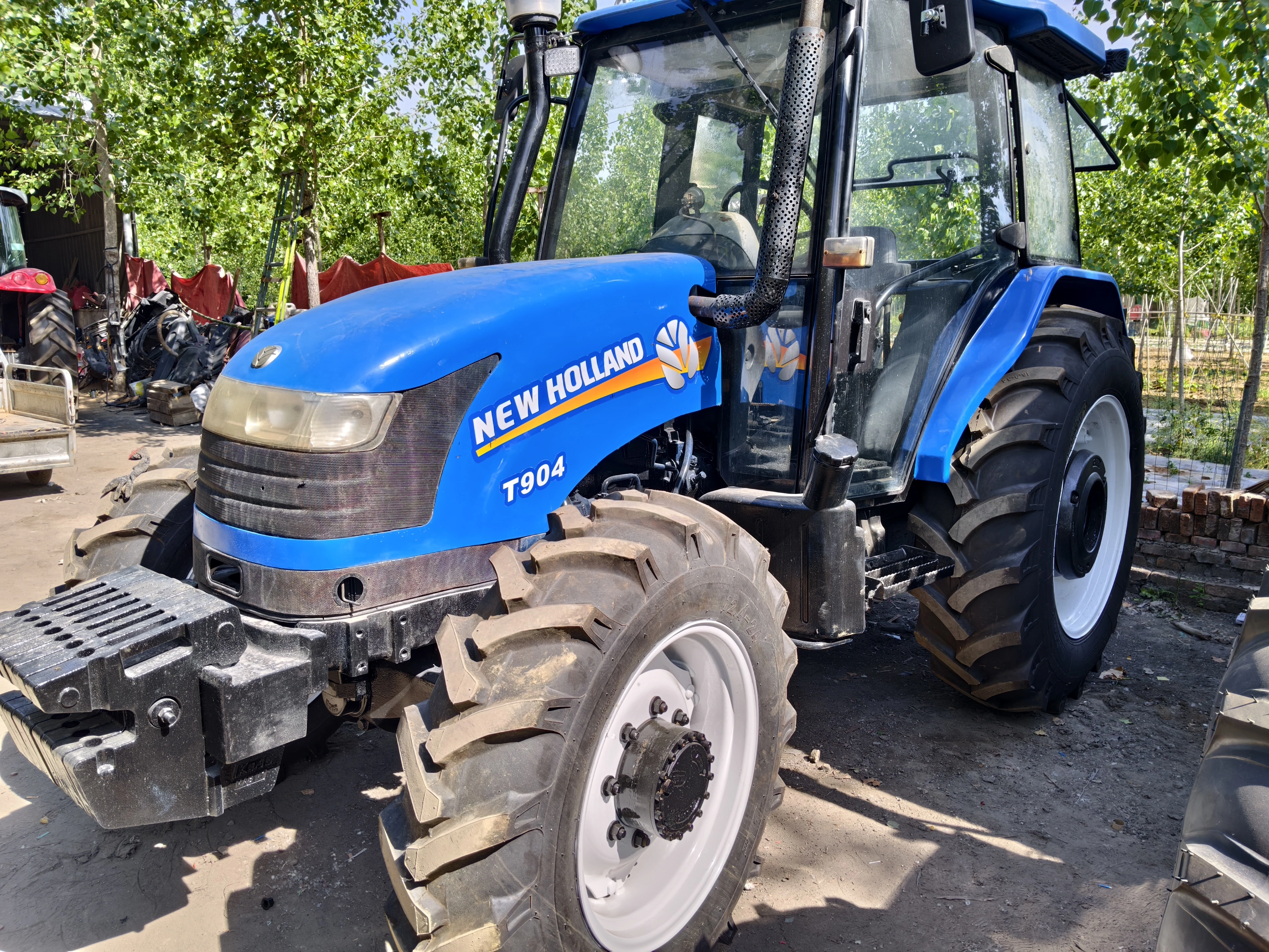 Tractor Agrícola Shanghai New Holland SNH904 de 90 HP