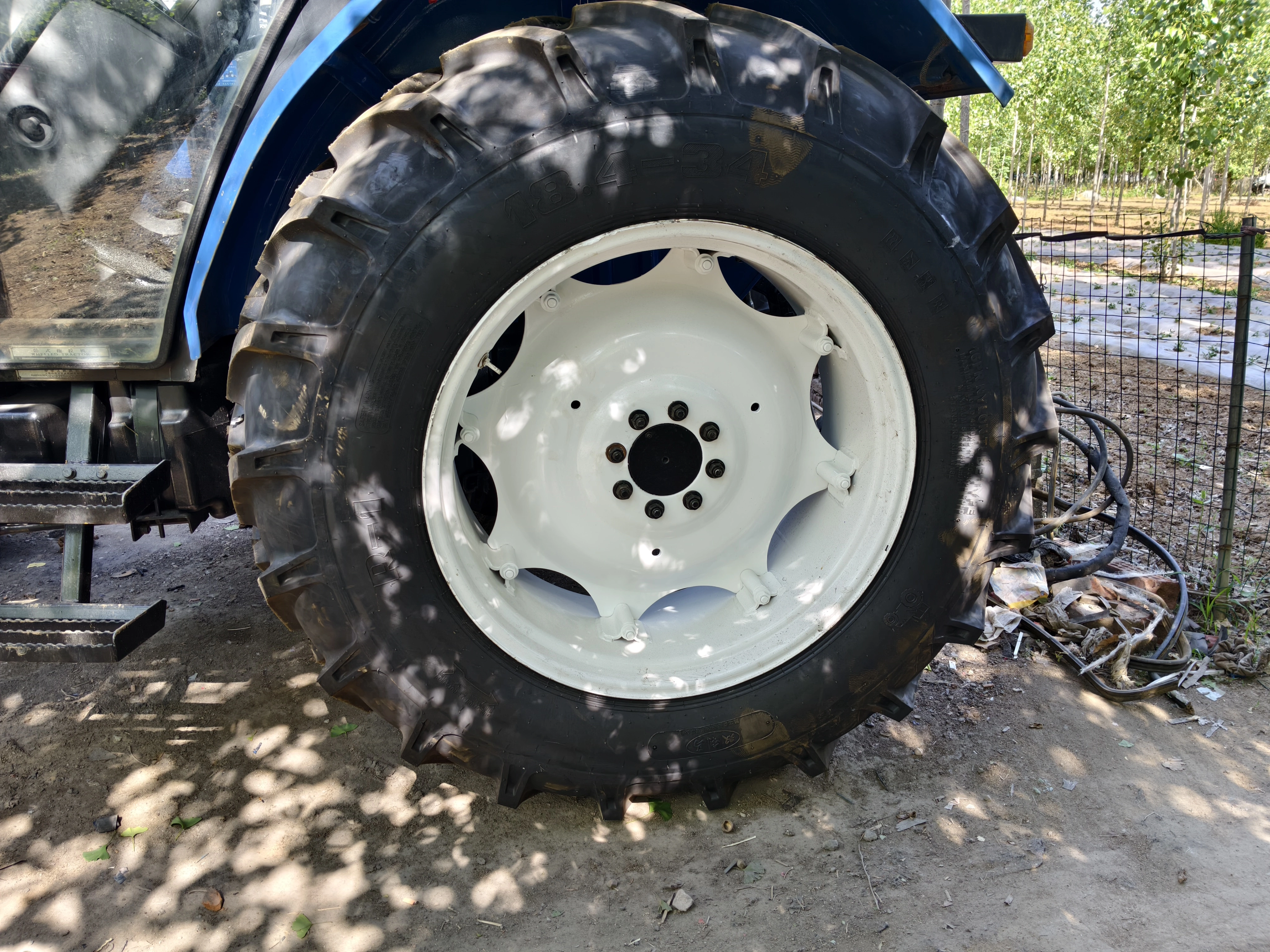 上海纽荷兰SNH1004拖拉机 - 100马力四轮驱动