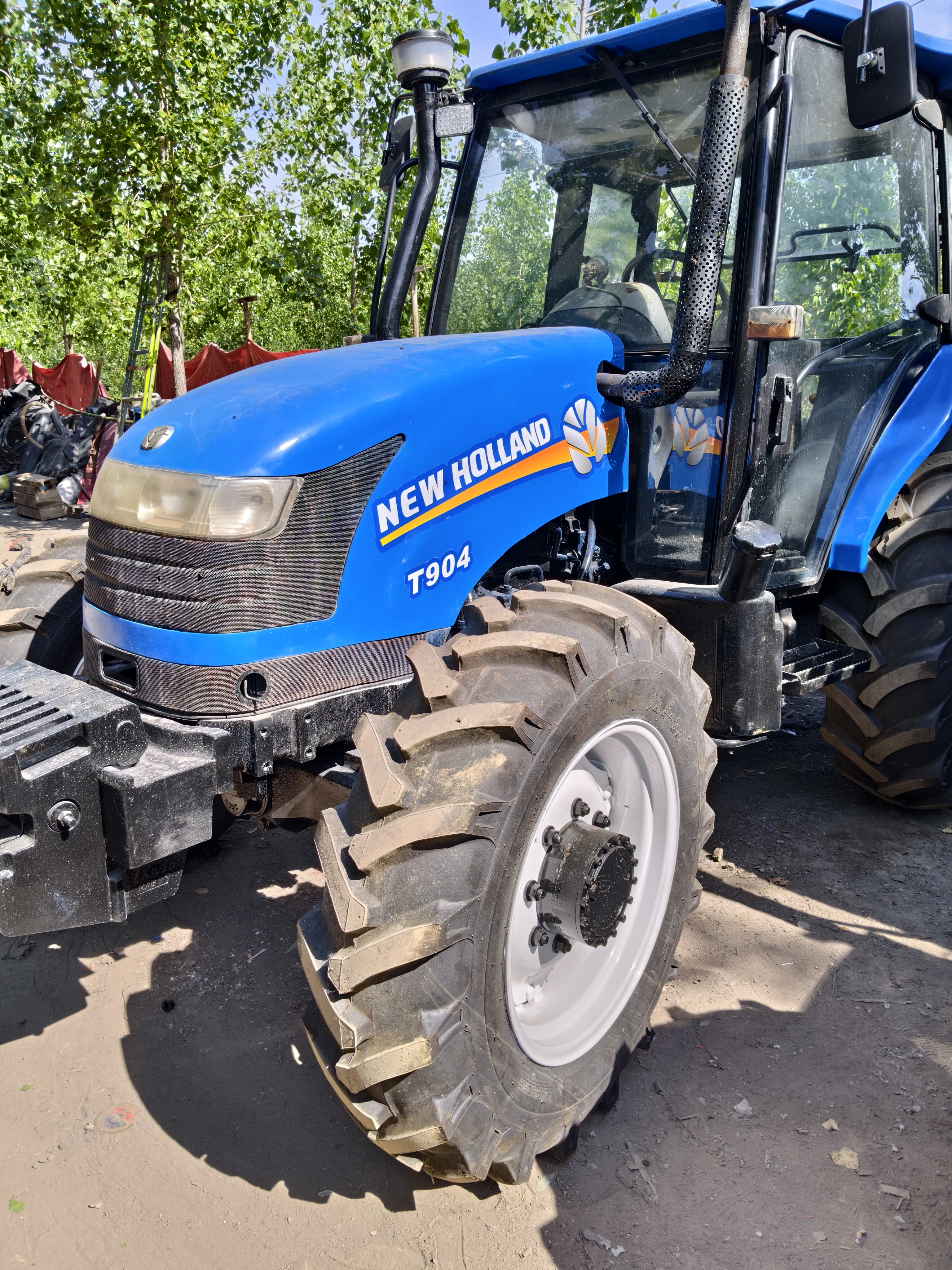 Tractor Agrícola Shanghai New Holland SNH904 de 90 HP