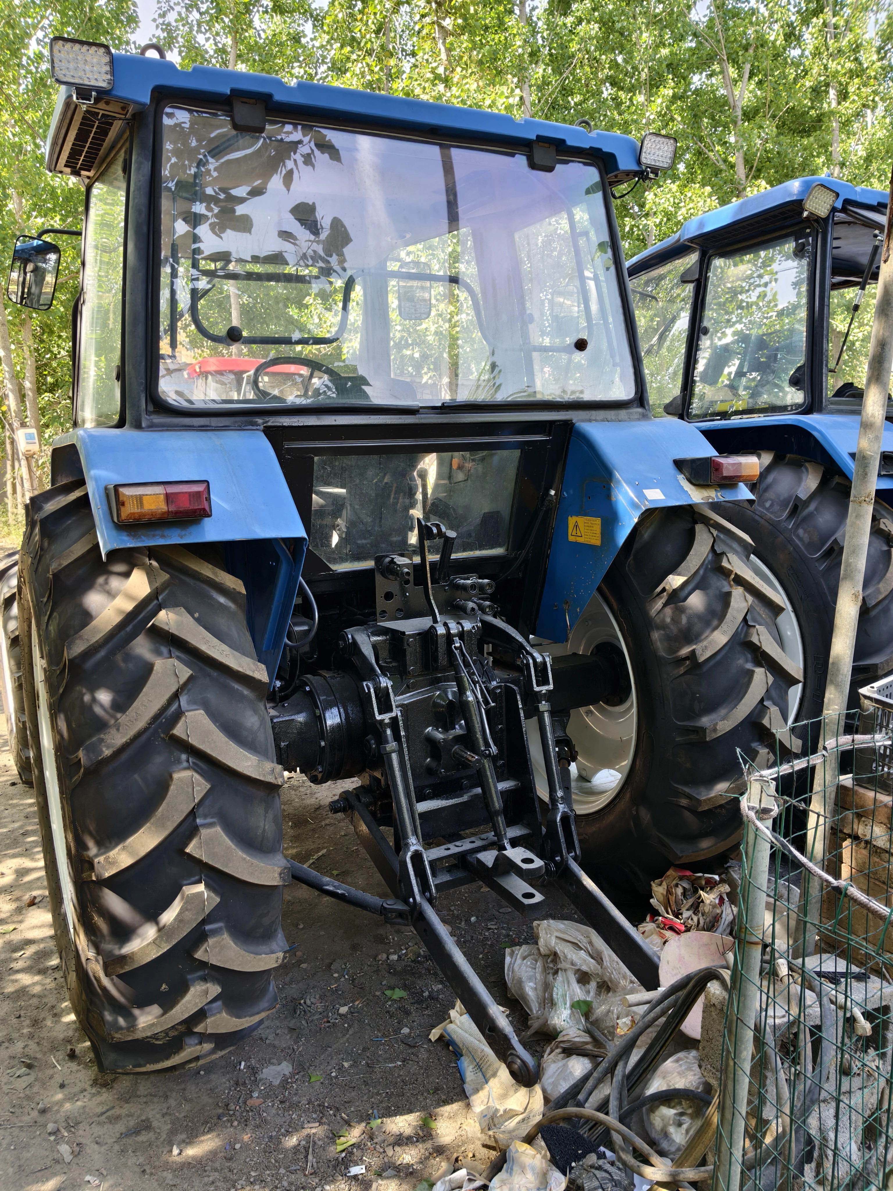 Tractor Agrícola Shanghai New Holland SNH904 de 90 HP