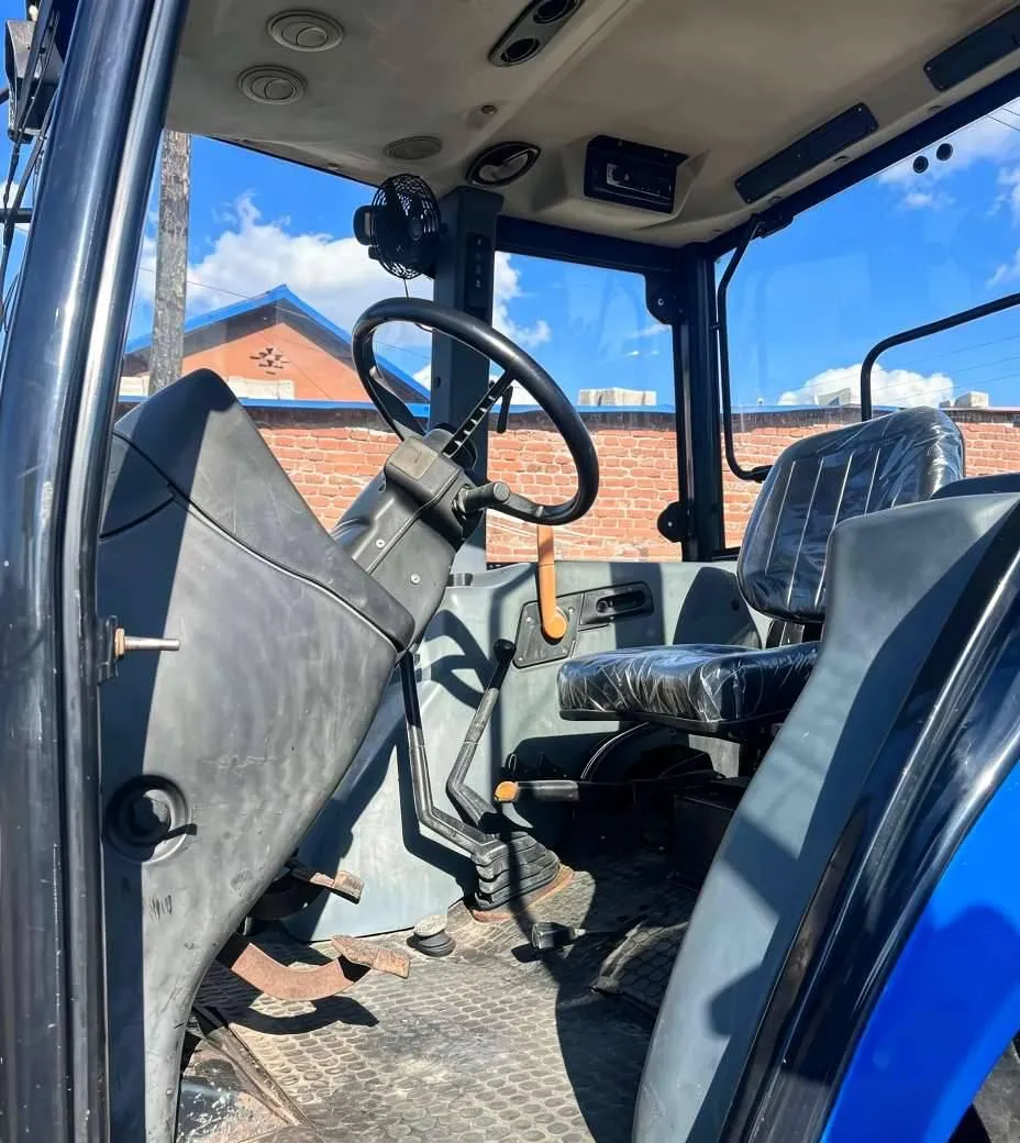 Tracteur sur roues Shanghai New Holland SNH804 de 80 CV