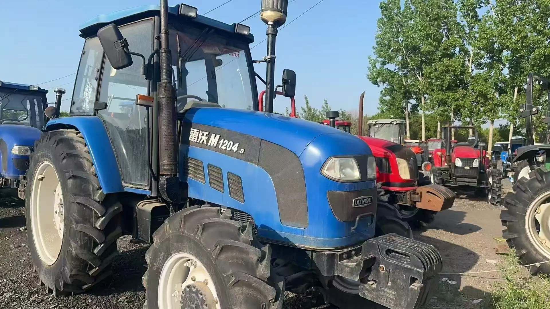 Lovol M1204-D 120PS 4WD Landwirtstraktor