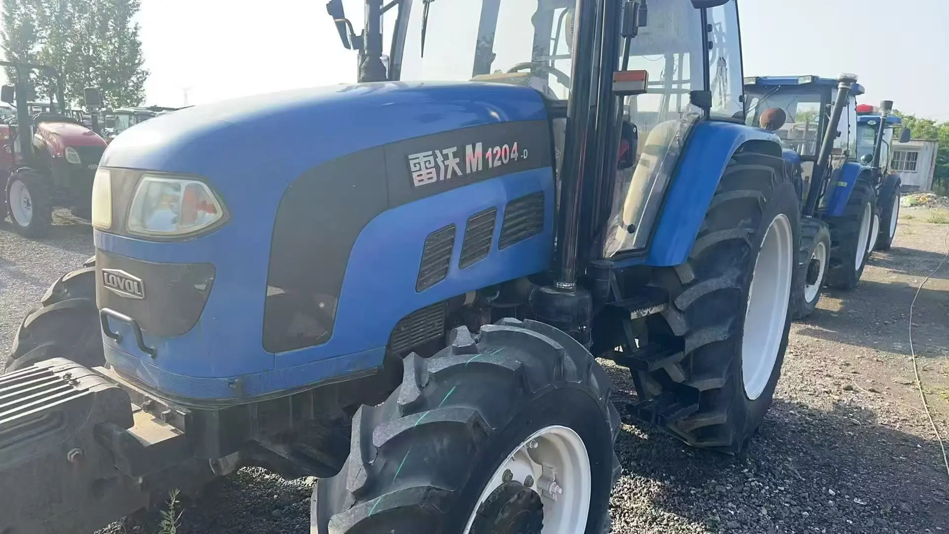 Lovol M1204-D 120PS 4WD Landwirtstraktor