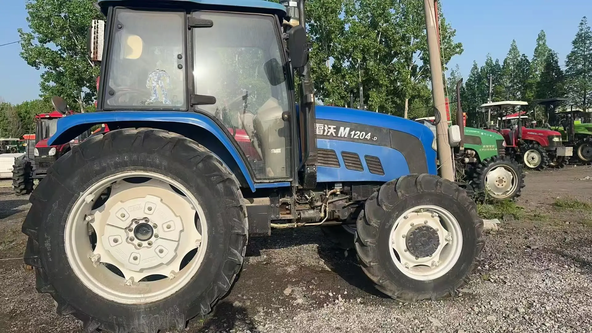 Lovol M1204-D 120PS 4WD Landwirtstraktor