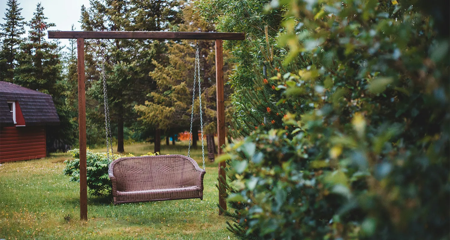 Pourquoi un hamac de jardin en bois transforme votre espace de vie extérieur