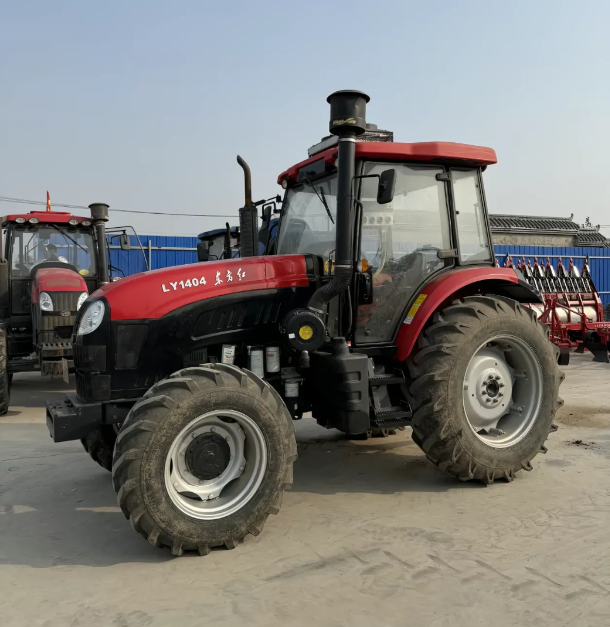 Traktor 4WD Dongfanghong LY1404 | Traktor Pertanian 140HP yang Diperbaharui