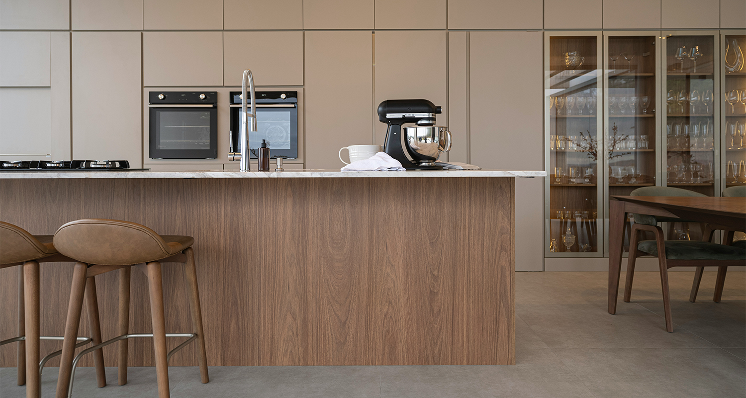 Wooden Kitchen Island.png