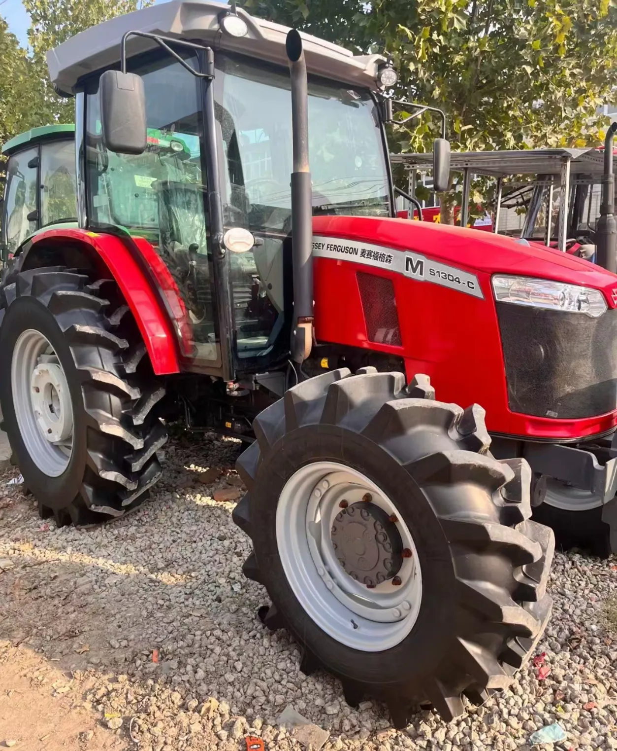 Traktor 4WD Massey Ferguson S1304-C | Traktor Pertanian 130HP yang Direfurbish