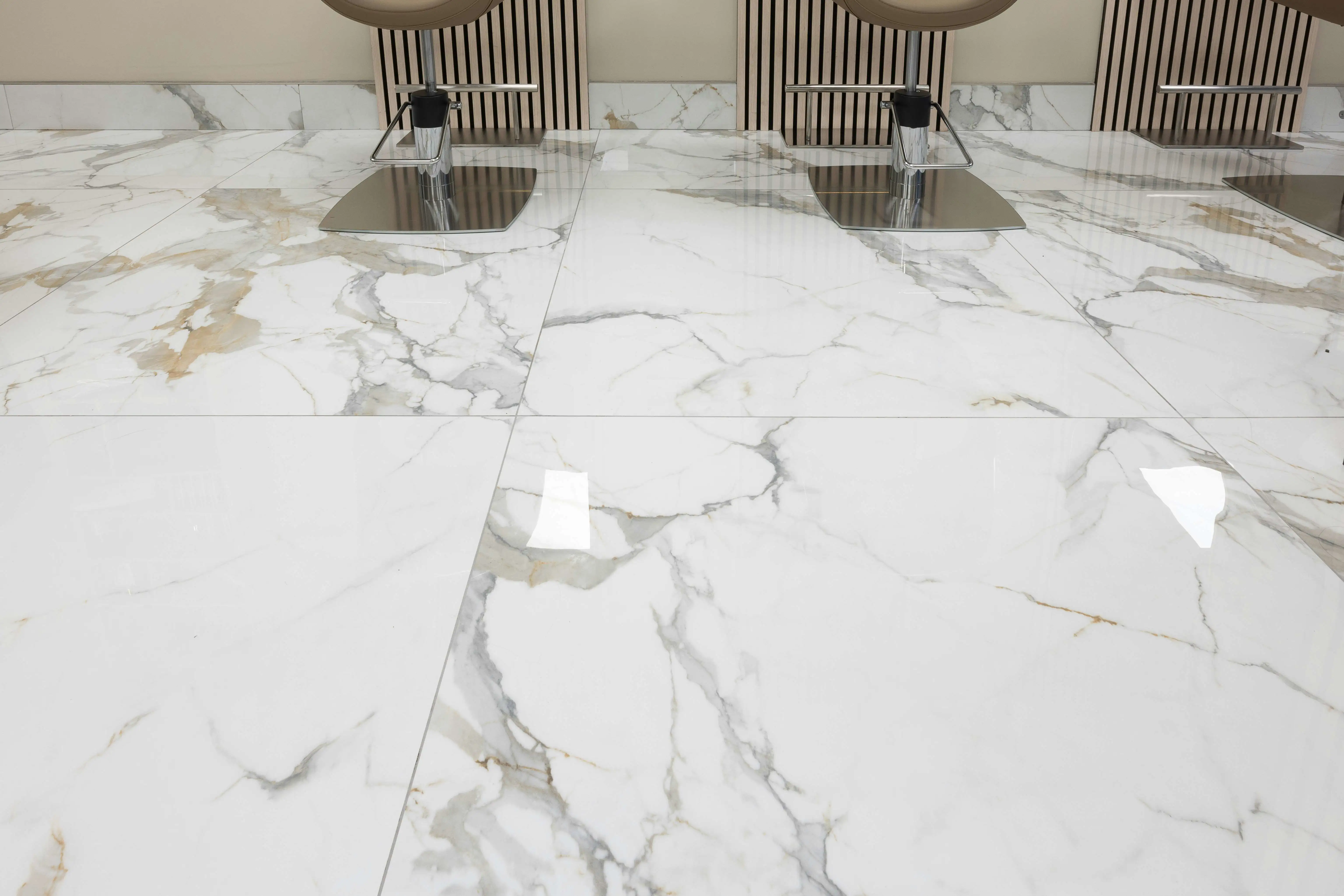 How Does a Commercial Floor Scrubber Improve Cleaning Efficiency?