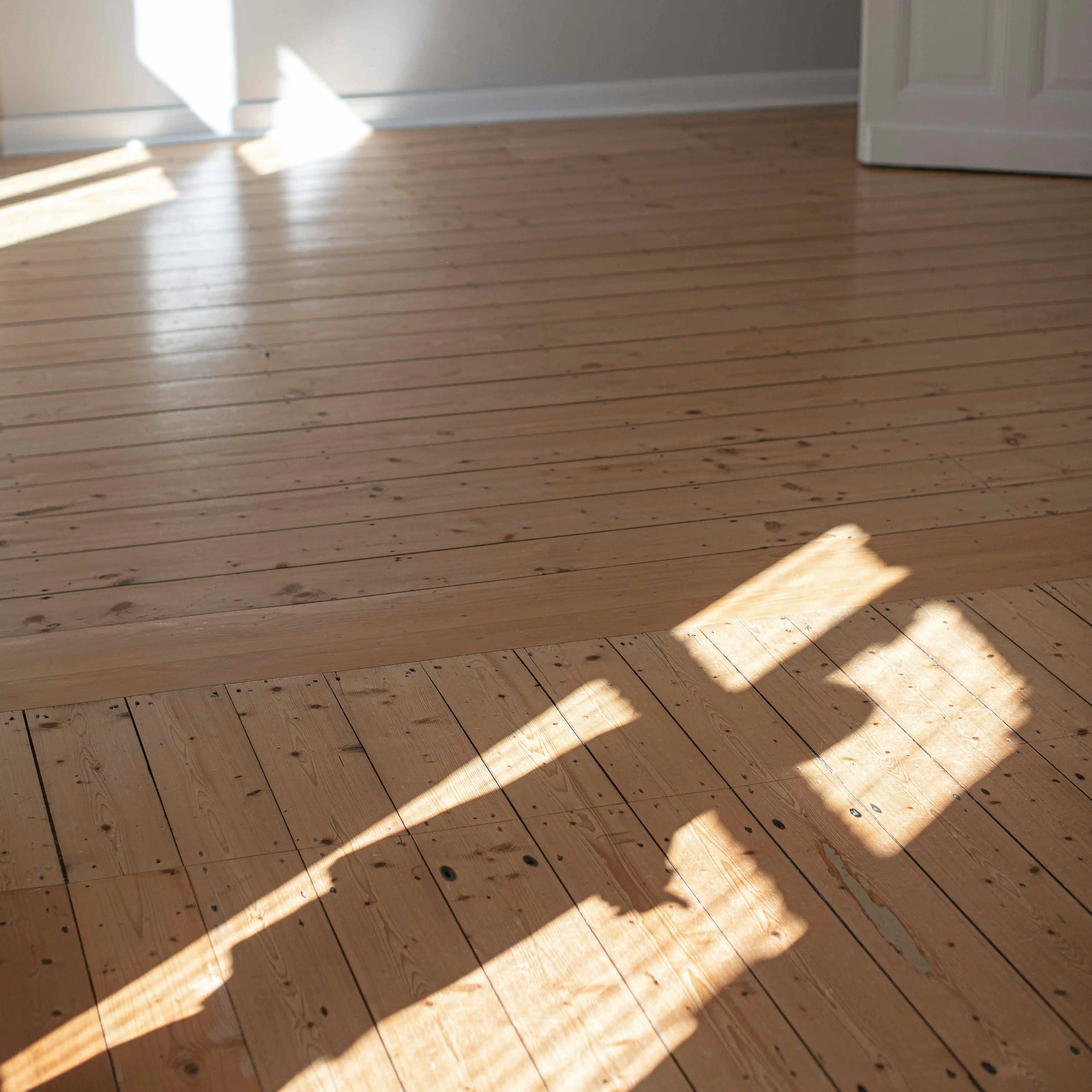 Walk-behind vs. Ride-On Floor Scrubber: Which One Is Better?