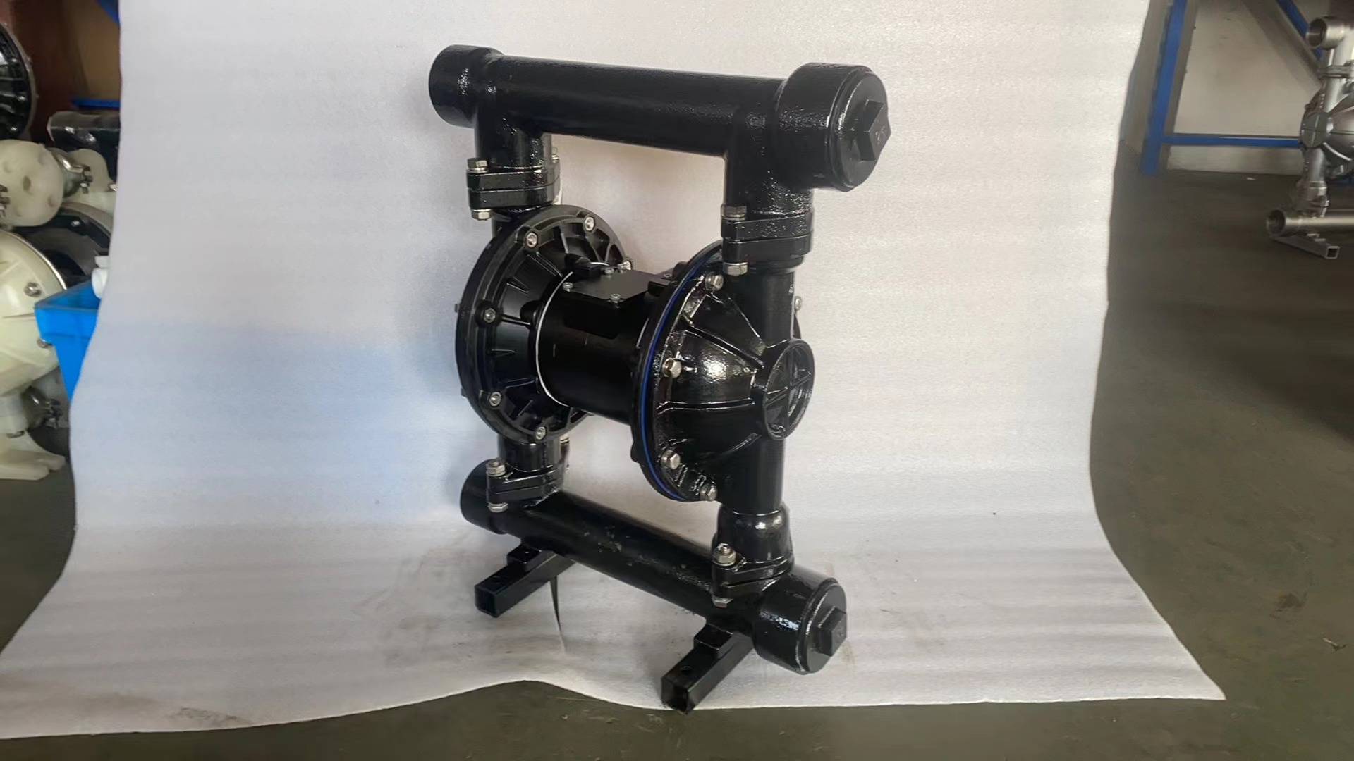 Cast iron pneumatic diaphragm pump 1.jpg