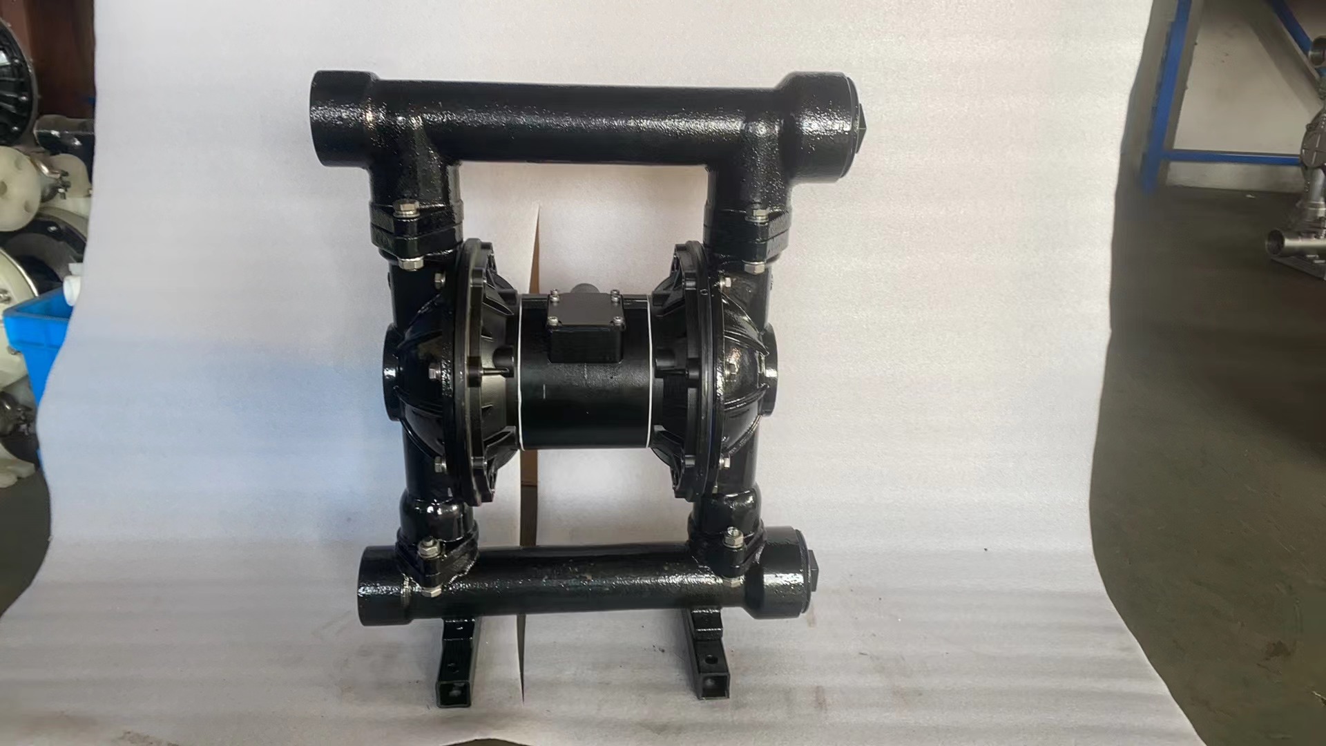 Cast iron pneumatic diaphragm pump 3.jpg
