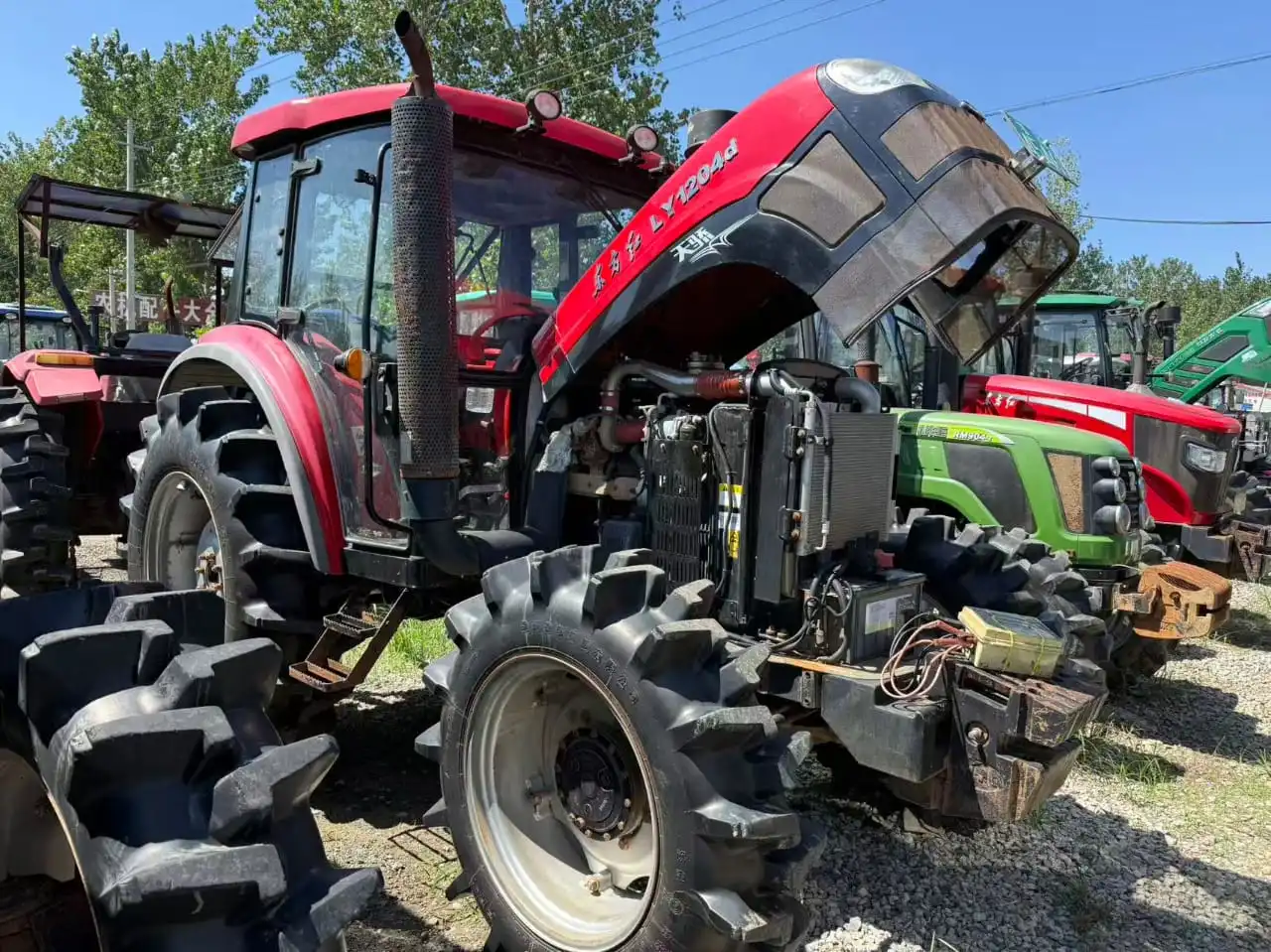 Traktor 4WD Dong-Fang-Hong LY1204d | Traktor Pertanian YTO 120HP