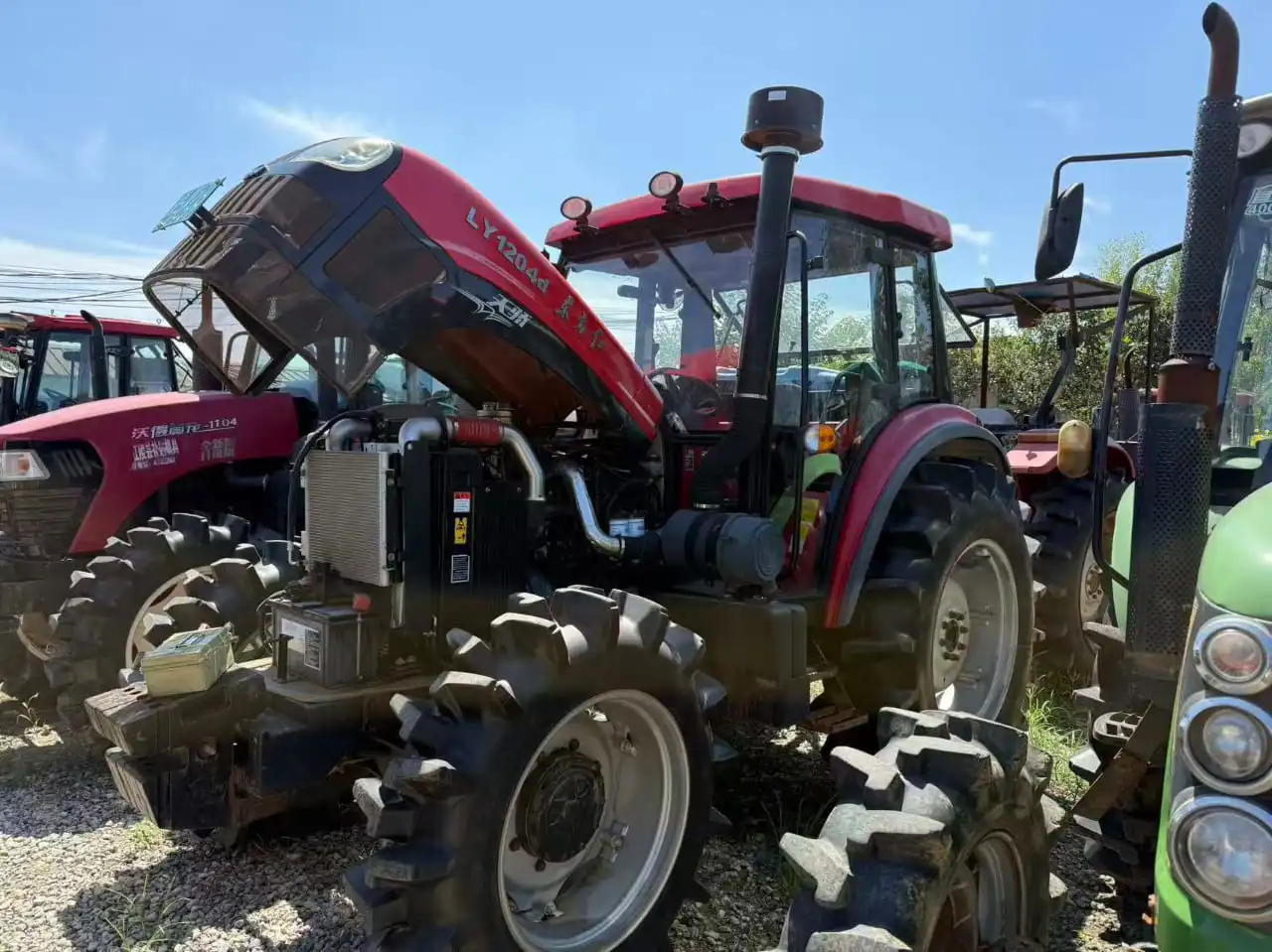 Traktor 4WD Dong-Fang-Hong LY1204d | Traktor Pertanian YTO 120HP