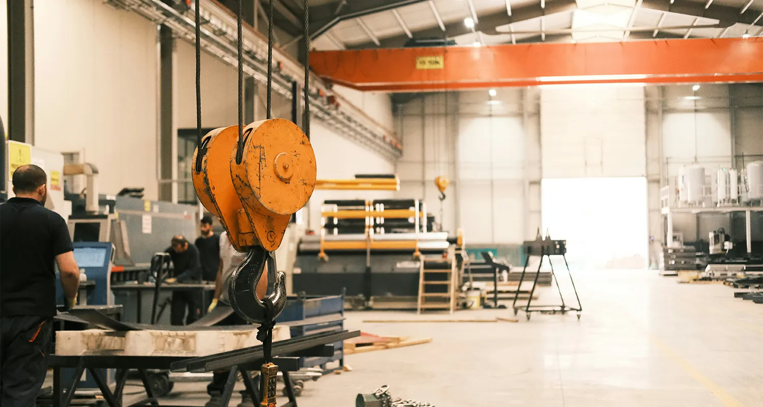 Complete Guide to Choosing the Right Workstation Crane for Your Facility