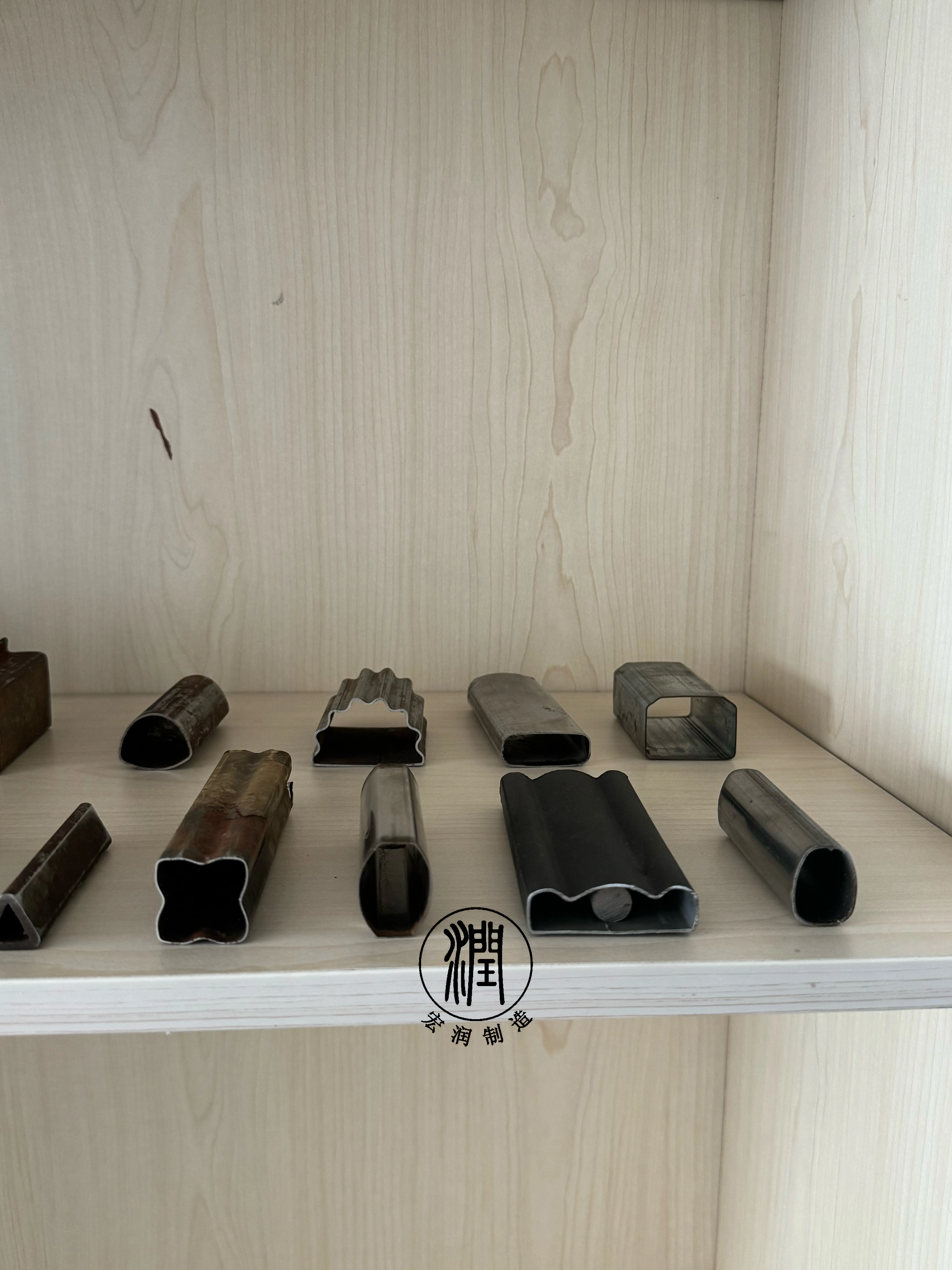 Customized special-shaped tube die
