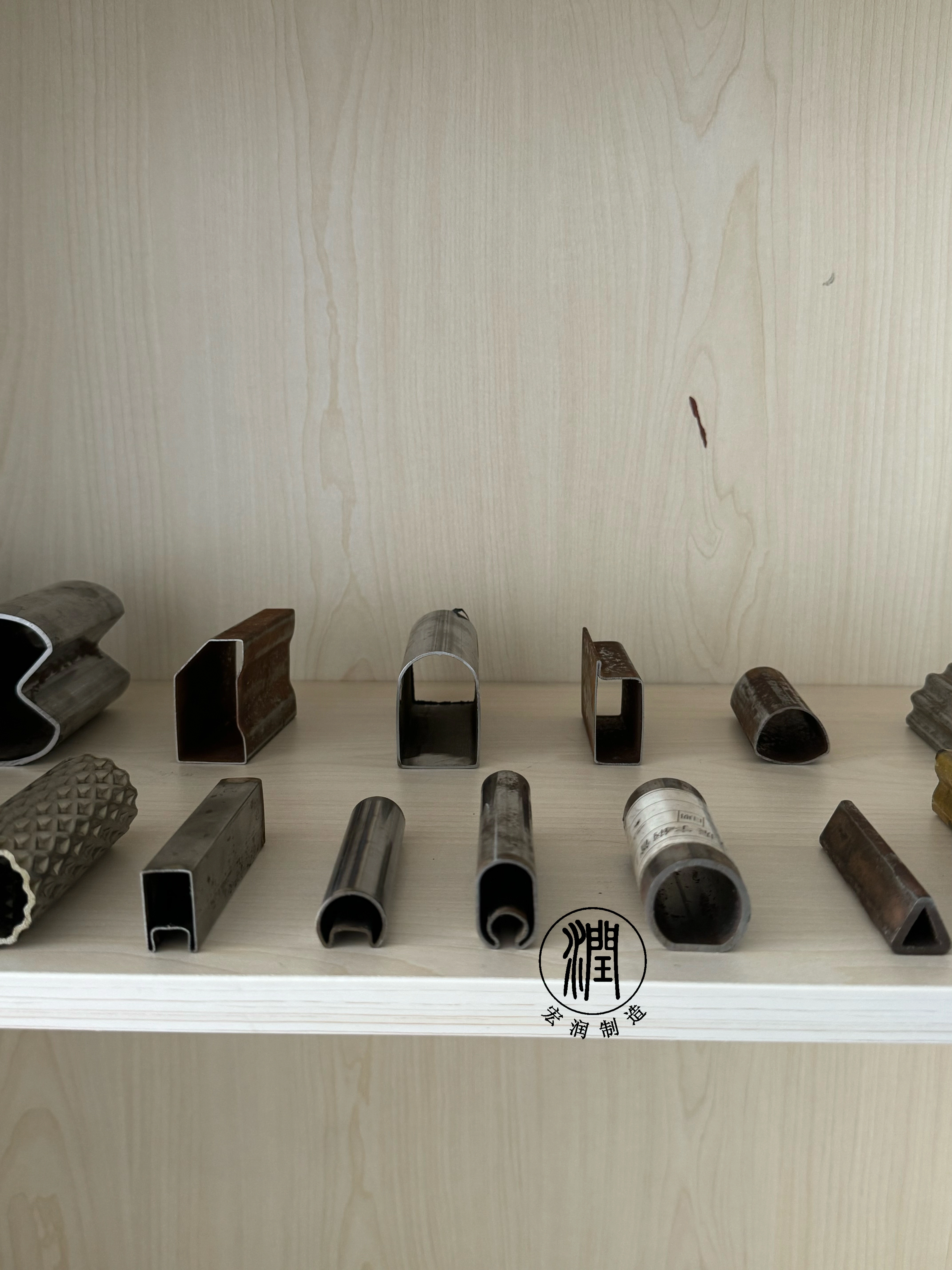 Customized special-shaped tube die
