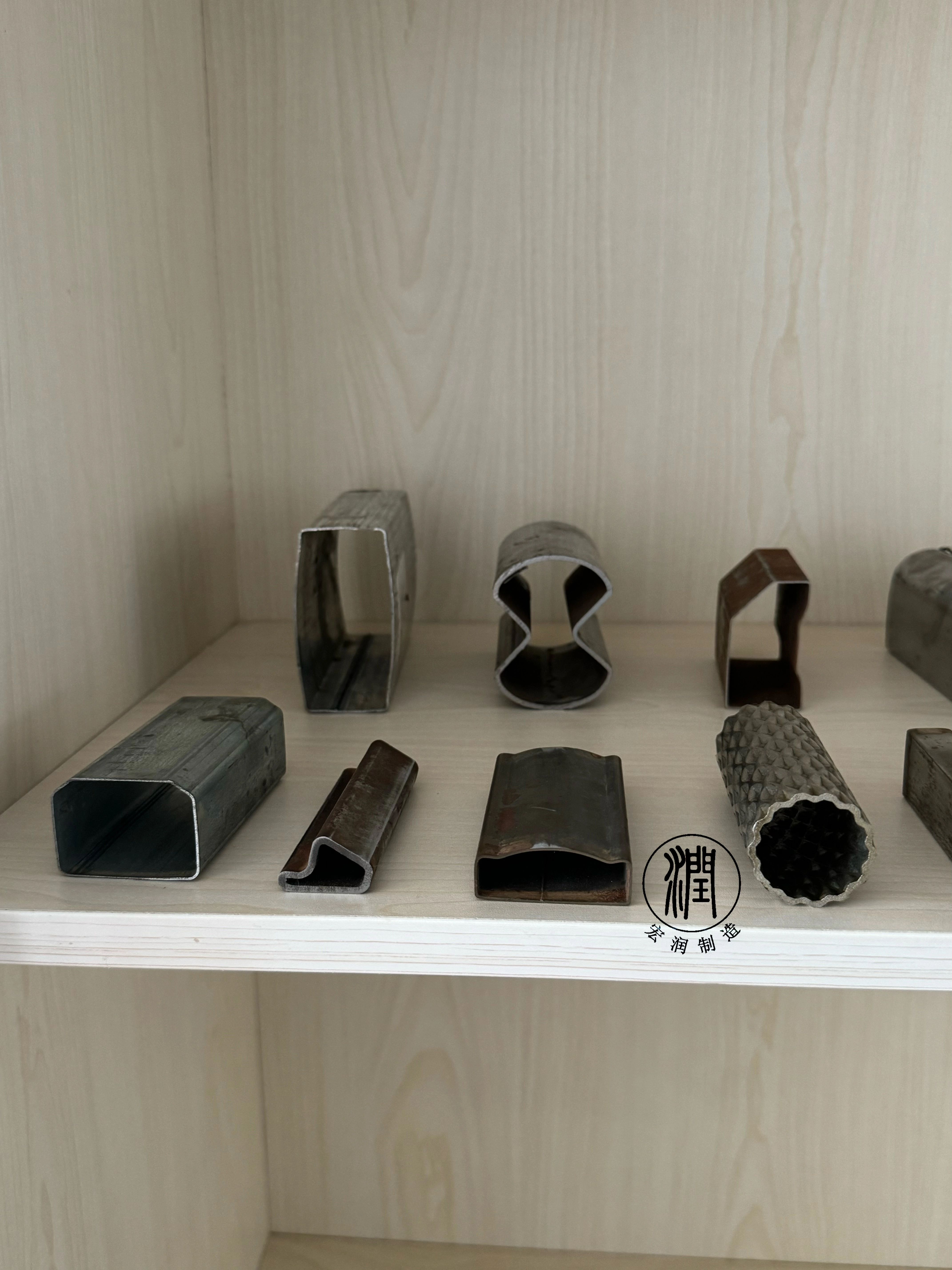 Customized special-shaped tube die
