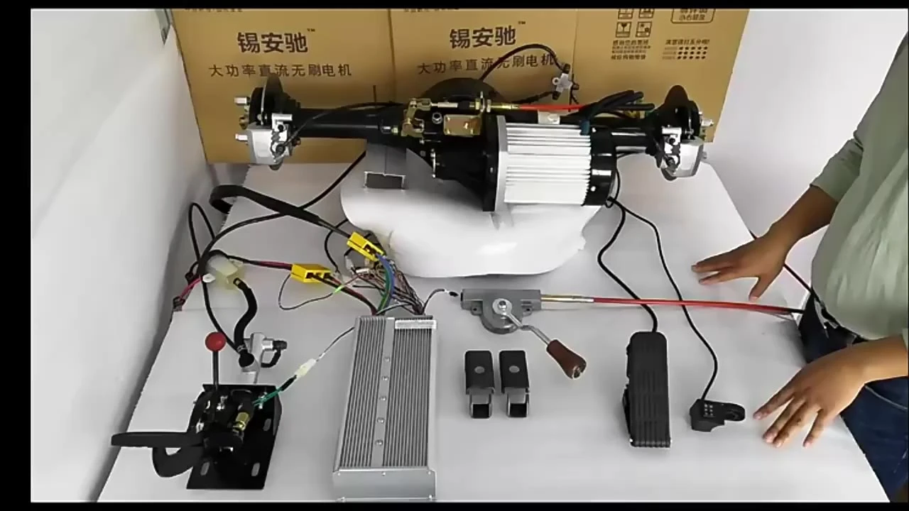 Bộ phận ở cầu sau của xe ba bánh điện 3000W 72V 50kmh Bộ phận phanh đĩa tốc độ cao và thấp ở cầu sau có bộ phận phanh chân