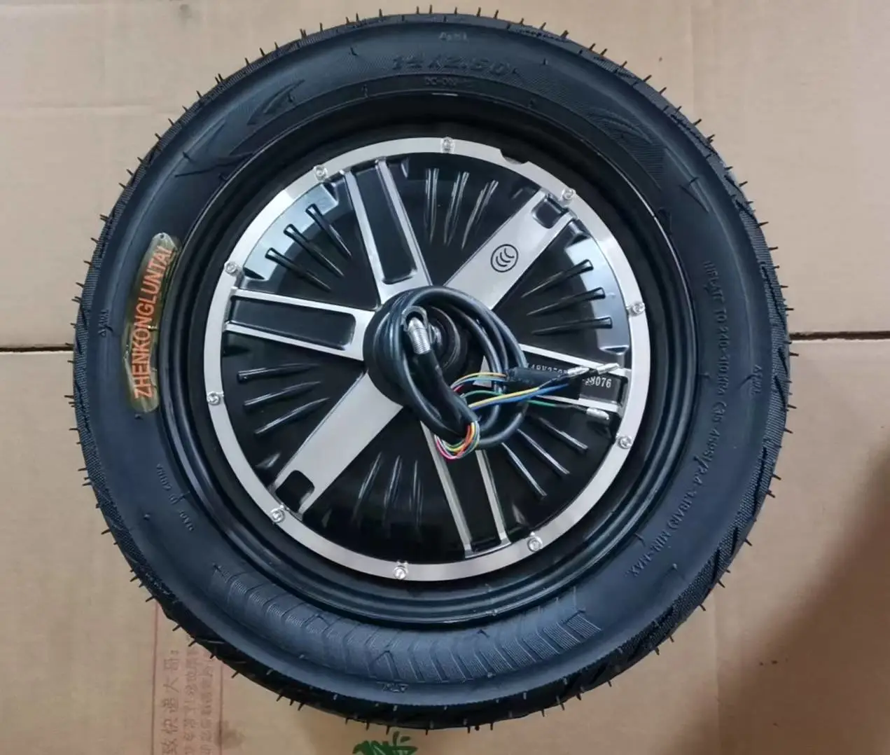 <div>新型纯铜国家标准无刷电机14/2.5 48V 350W/500带上升制动器的电动汽车铜线电机</div>