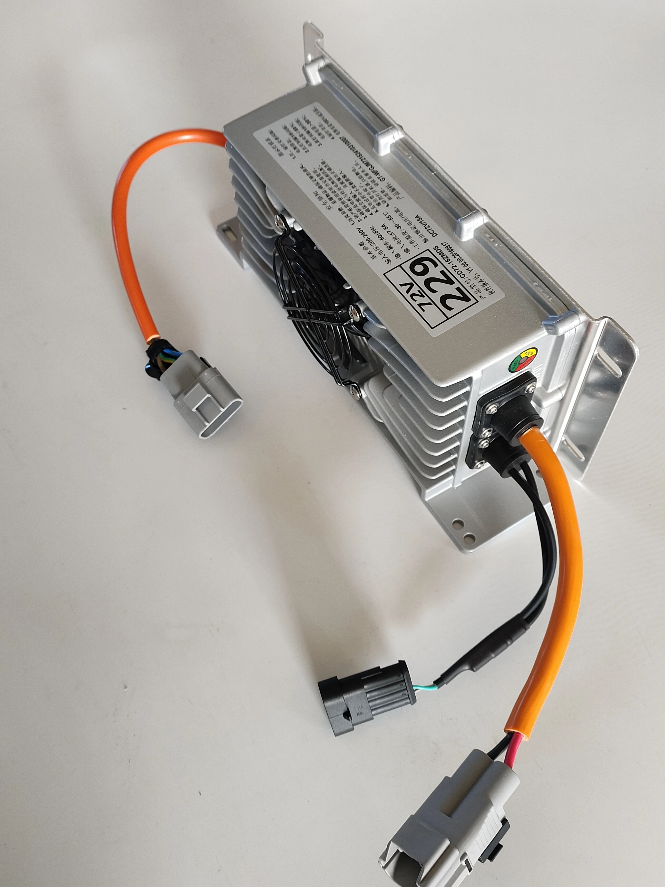 其他汽车充电器60V 72V15A旧原装插头