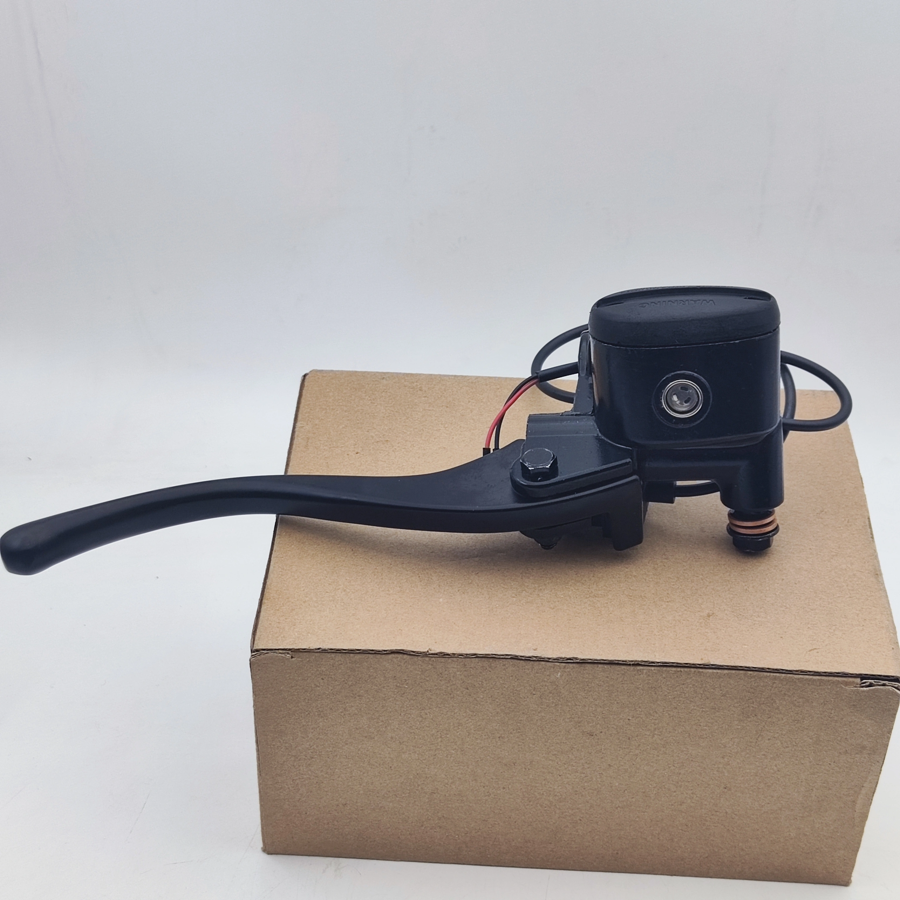 Cụm má phanh đĩa YUANDA A8 A8L T90 EV, với thanh nối ra dầu dưới ống đơn, sản xuất tại Trung Quốc