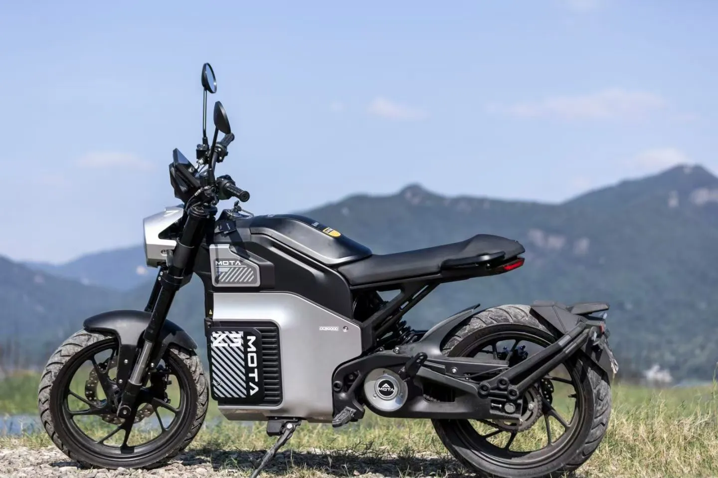 Xe máy điện động cơ không chổi than 5000w bánh xe 17 inch tốc độ tối đa 100km/h dùng cho thể thao ngoài trời