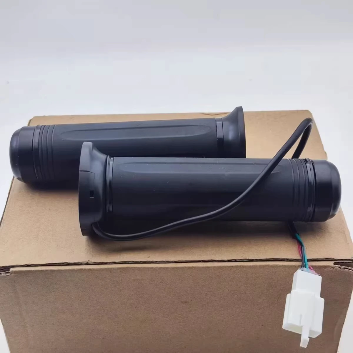 Xe đạp điện tiêu chuẩn quốc gia Trung Quốc tăng tốc chuyển hướng bộ pin tay nắm trái phải không vật chất